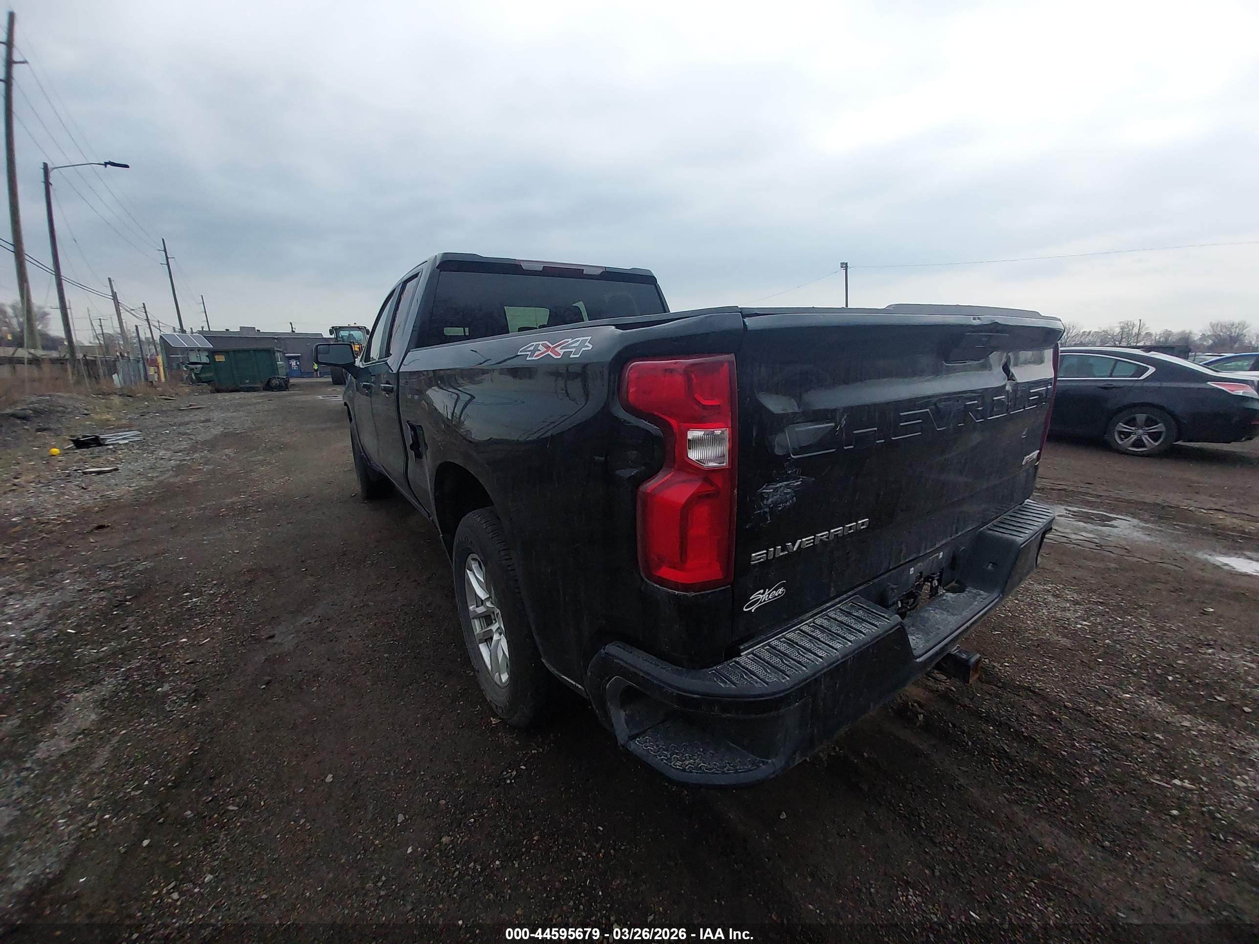 CHEVROLET SILVERADO image 3