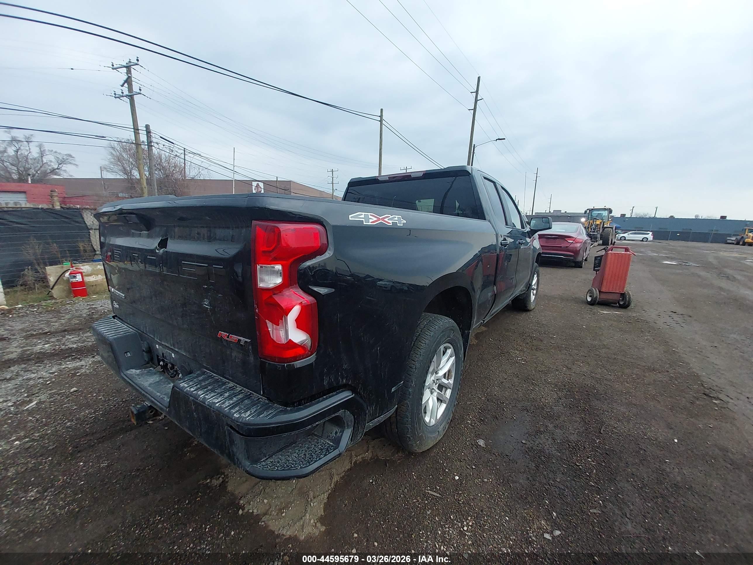 CHEVROLET SILVERADO image 4