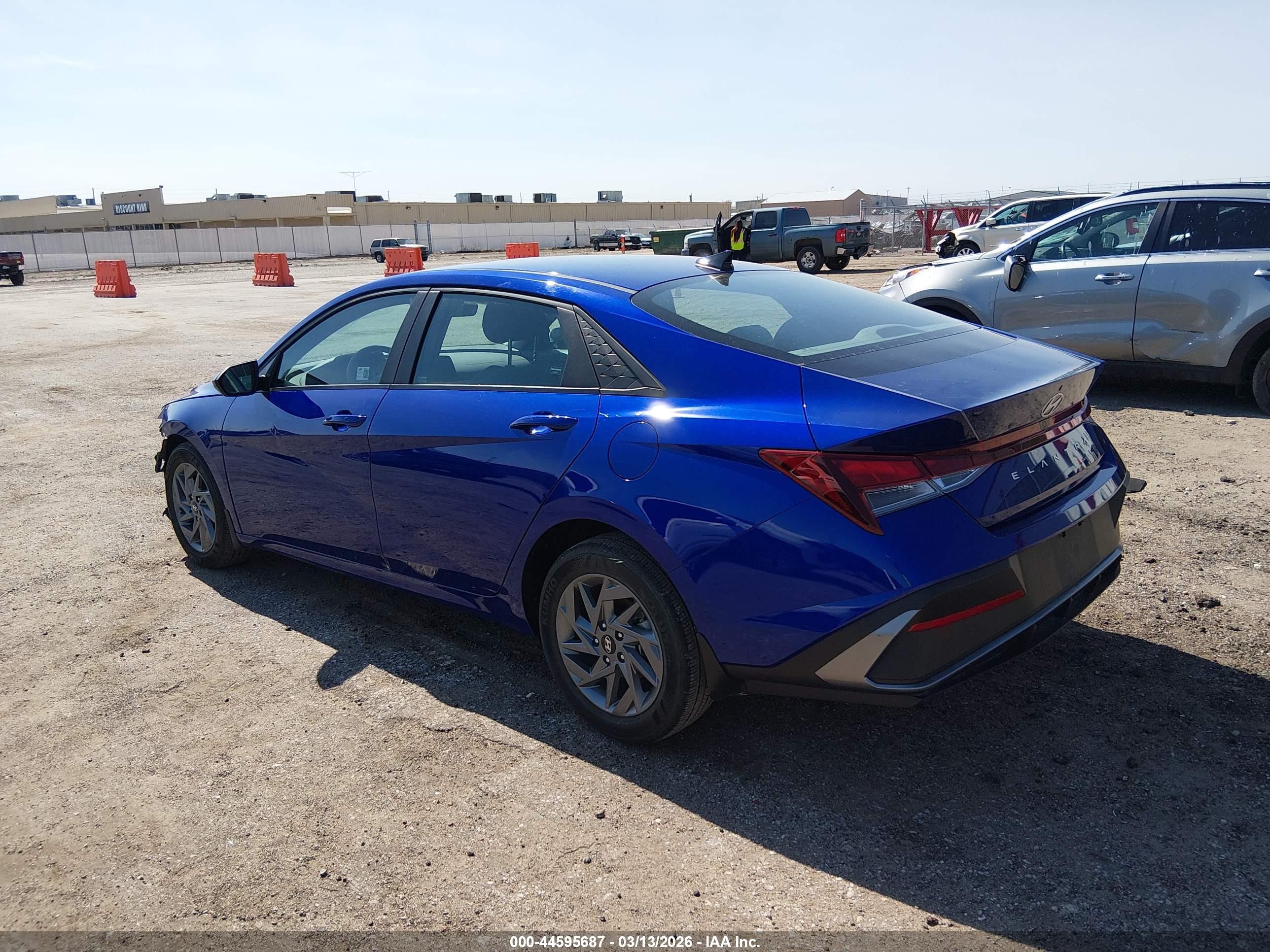 HYUNDAI ELANTRA image 3