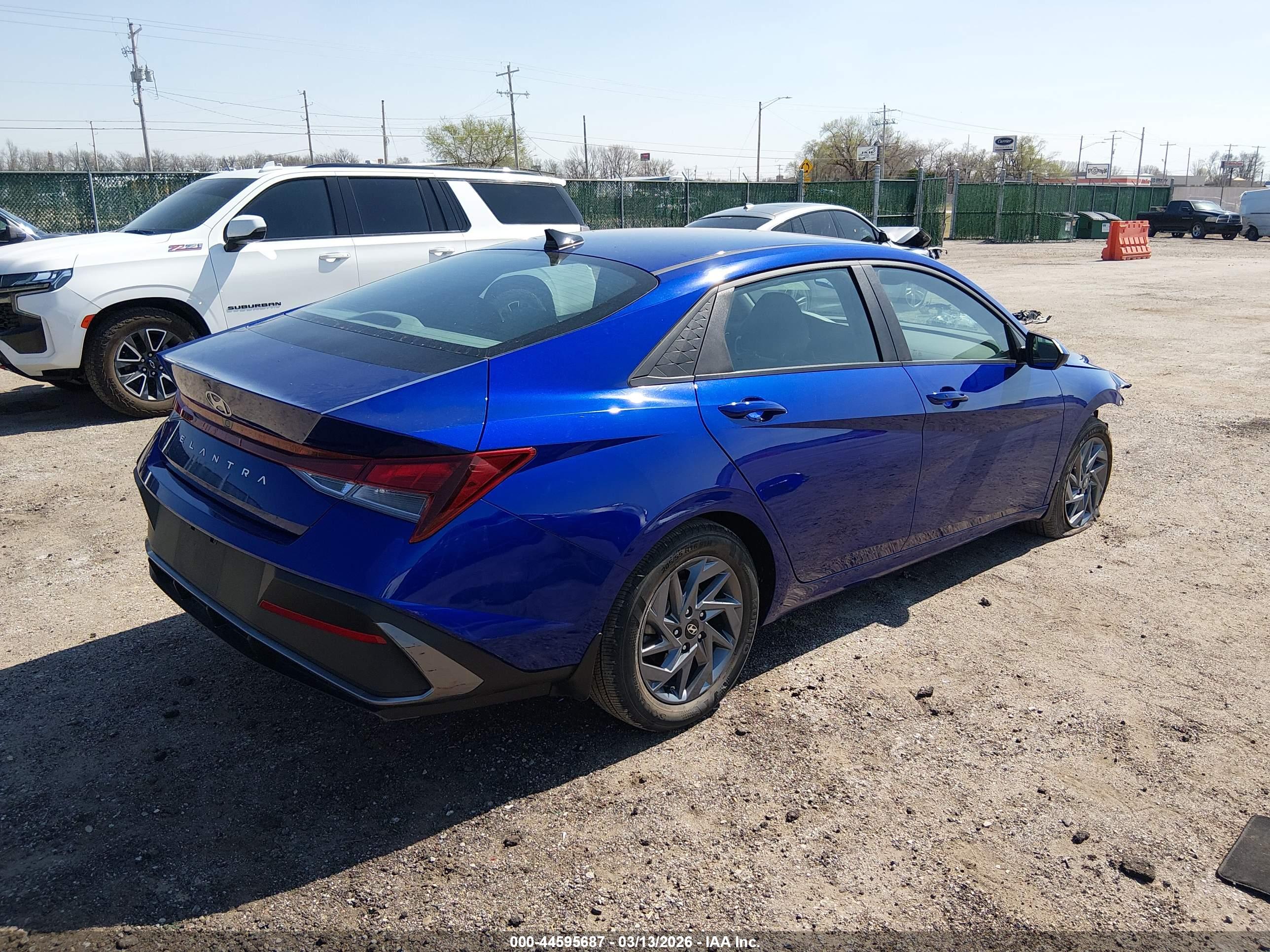 HYUNDAI ELANTRA image 4