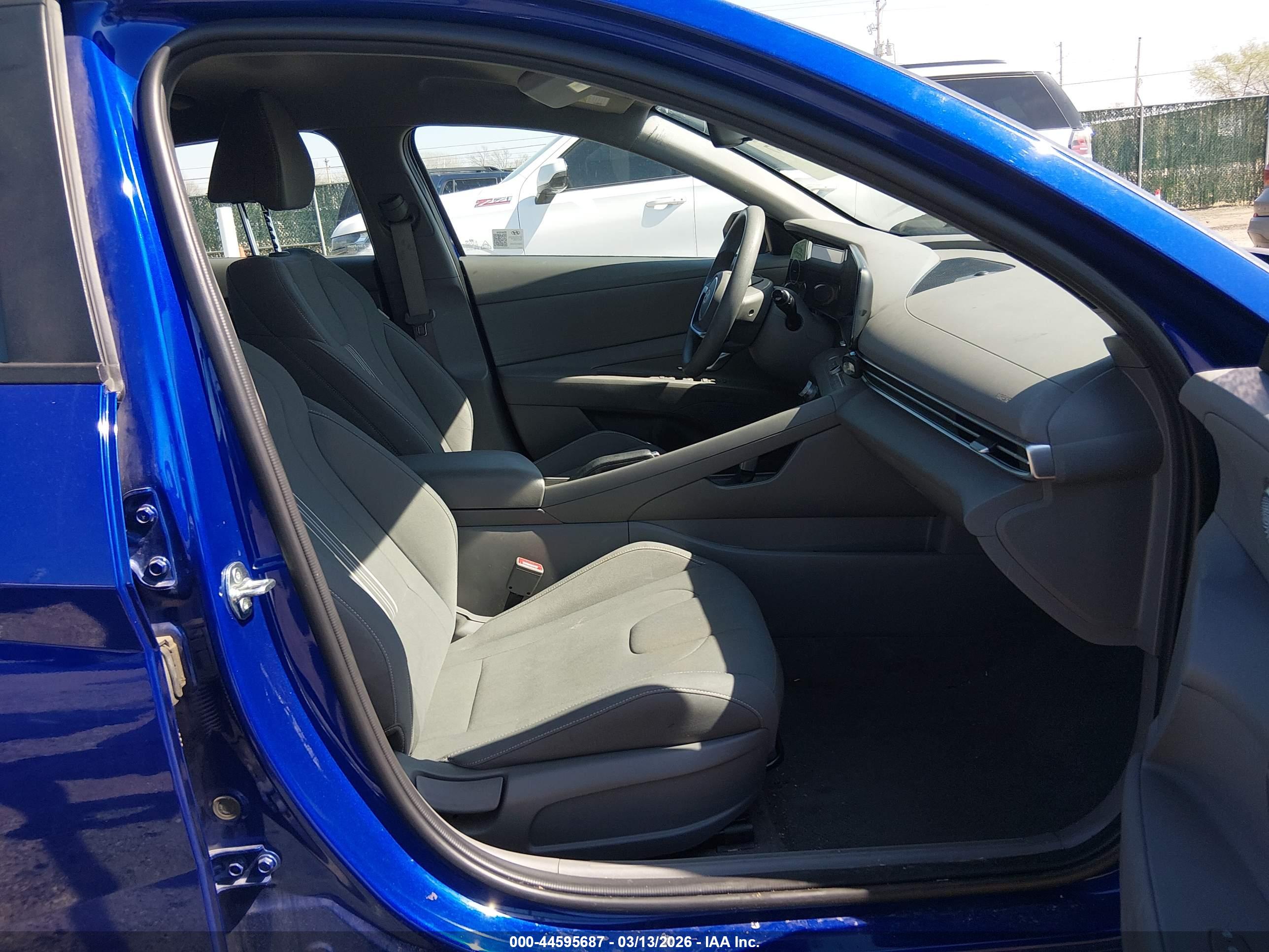 HYUNDAI ELANTRA image 5