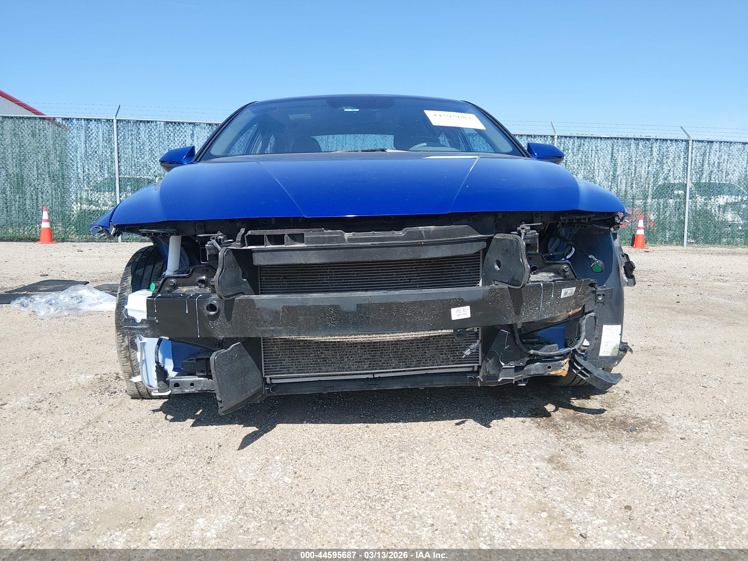 HYUNDAI ELANTRA image 6