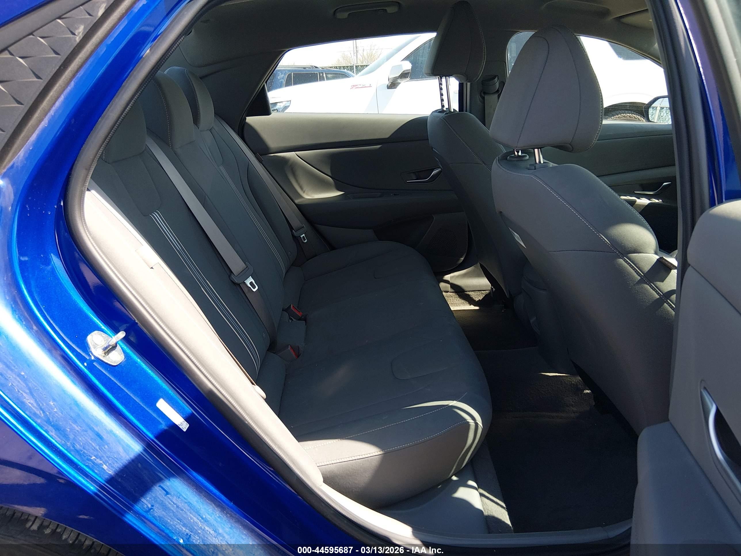 HYUNDAI ELANTRA image 8