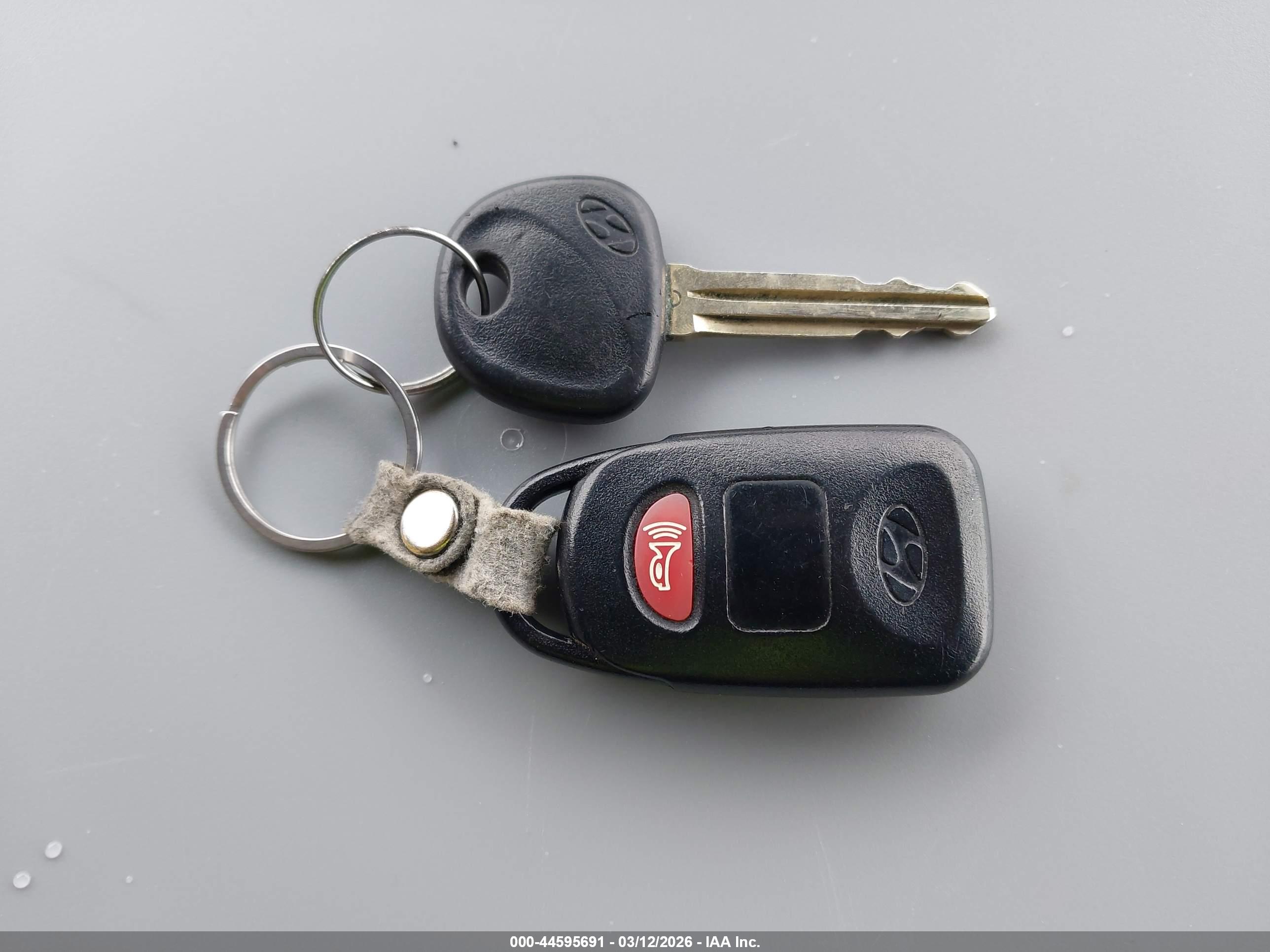 HYUNDAI ELANTRA image 11