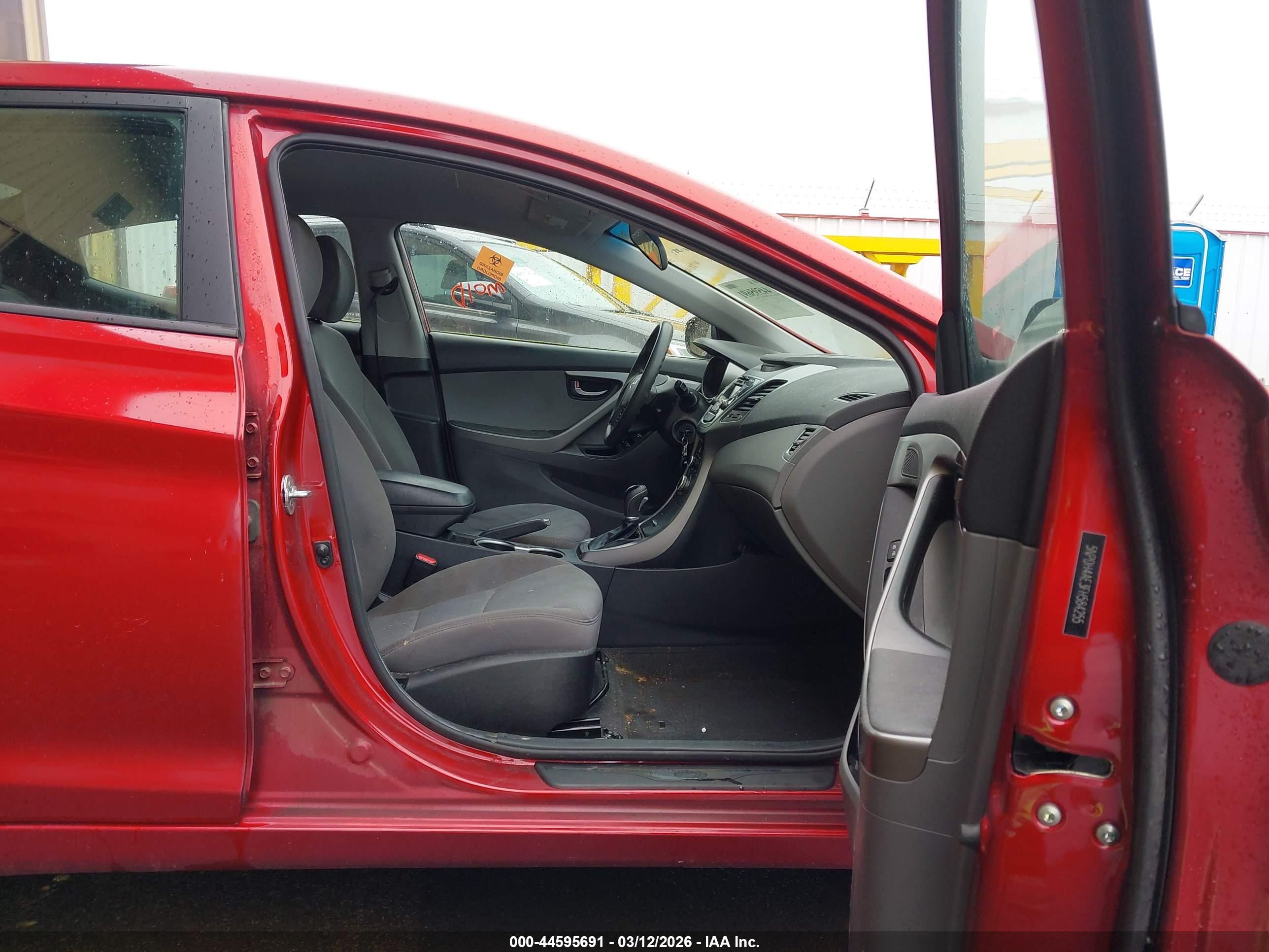 HYUNDAI ELANTRA image 5