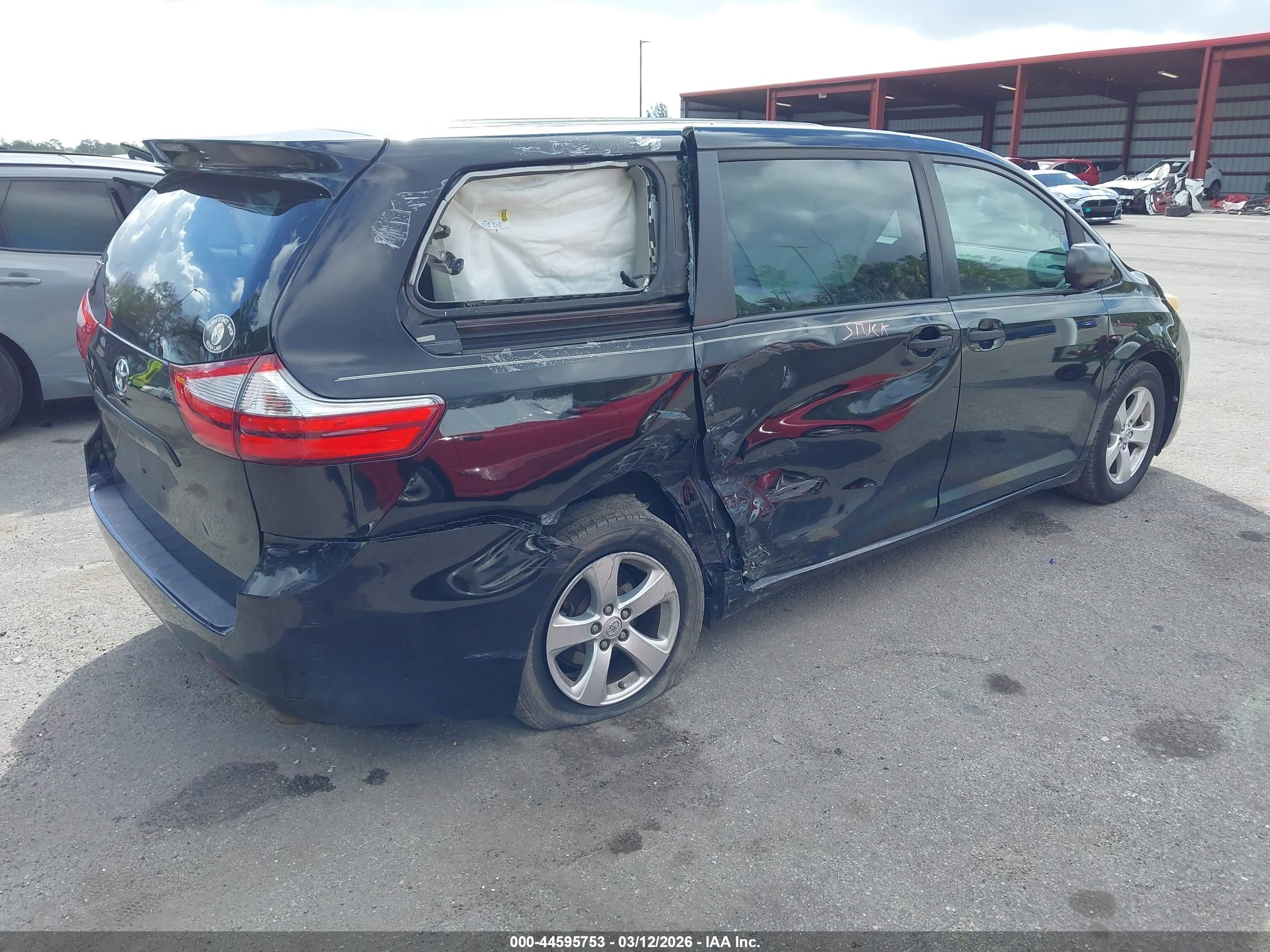 TOYOTA SIENNA image 4