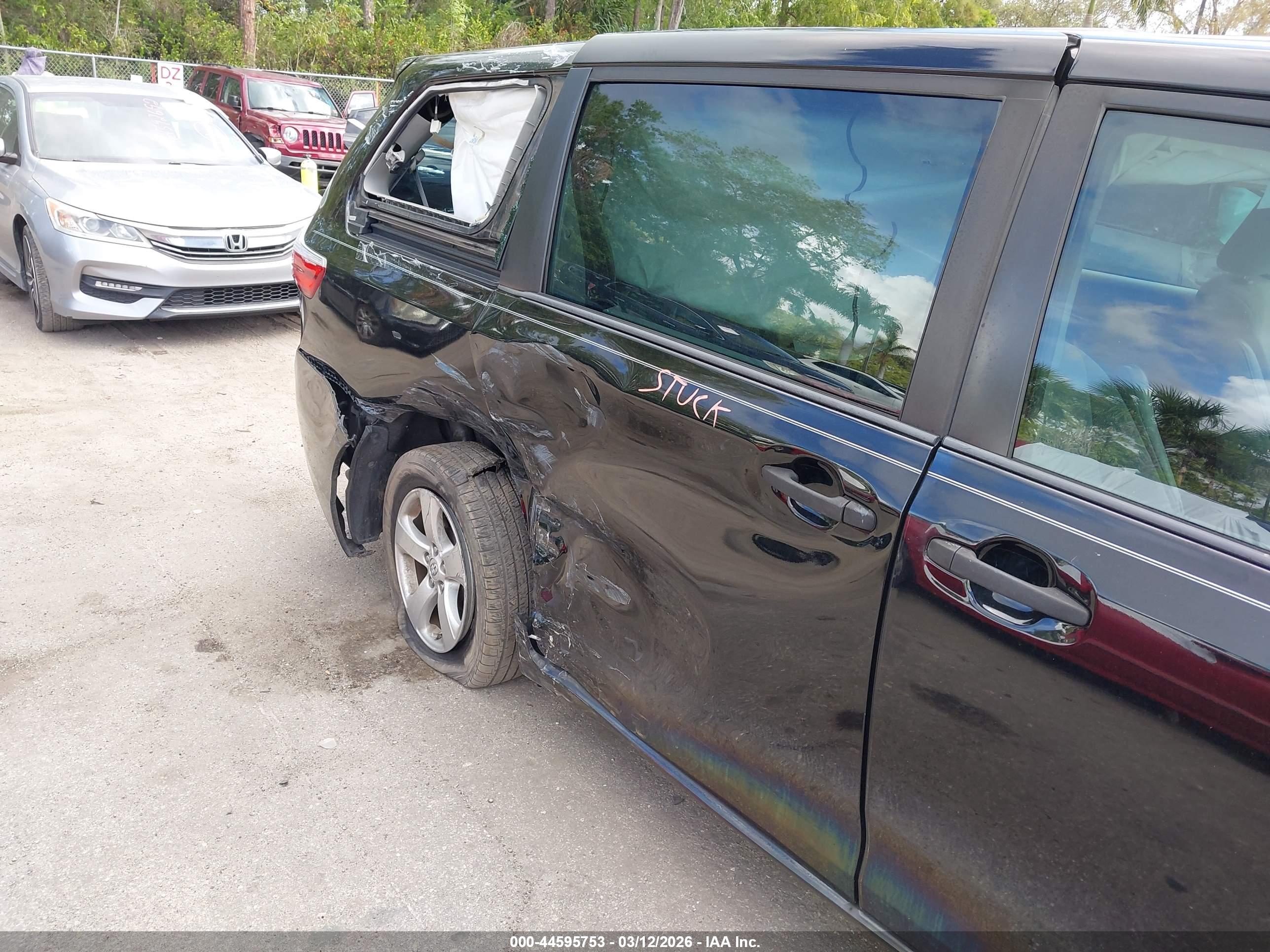 TOYOTA SIENNA image 6