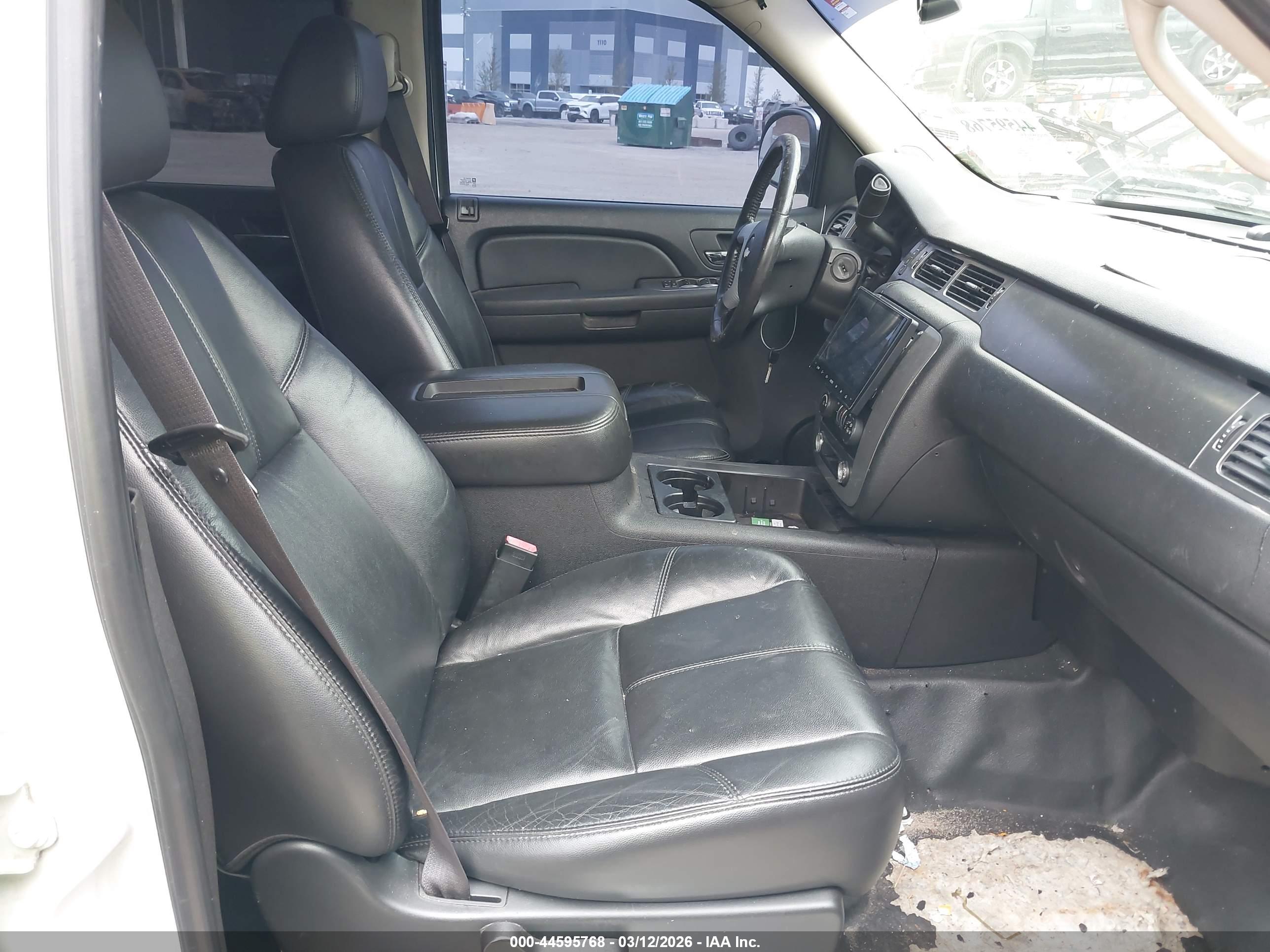 CHEVROLET TAHOE image 5