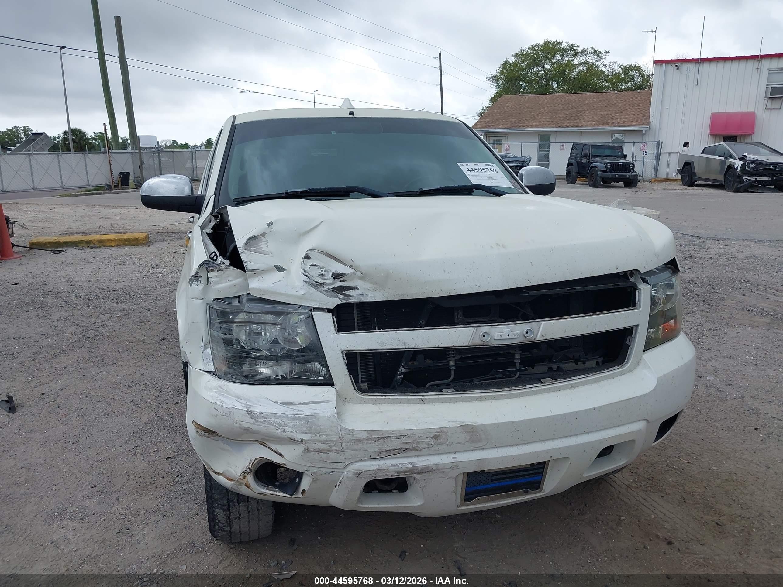 CHEVROLET TAHOE image 6