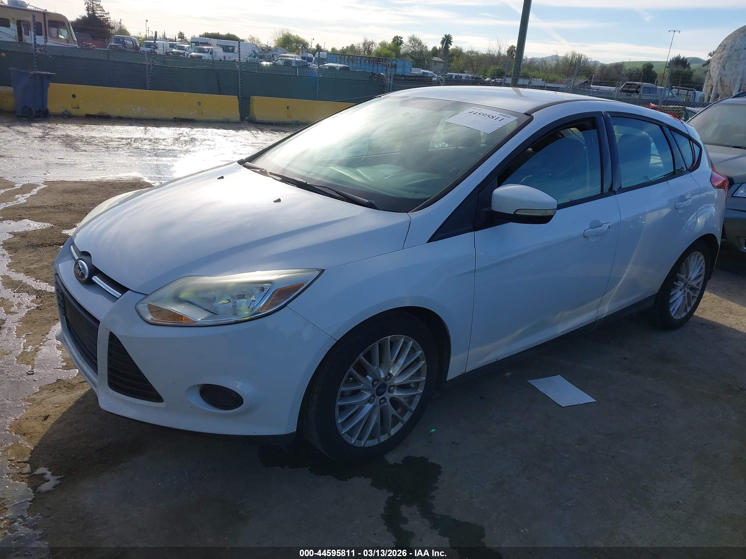 FORD FOCUS image 2
