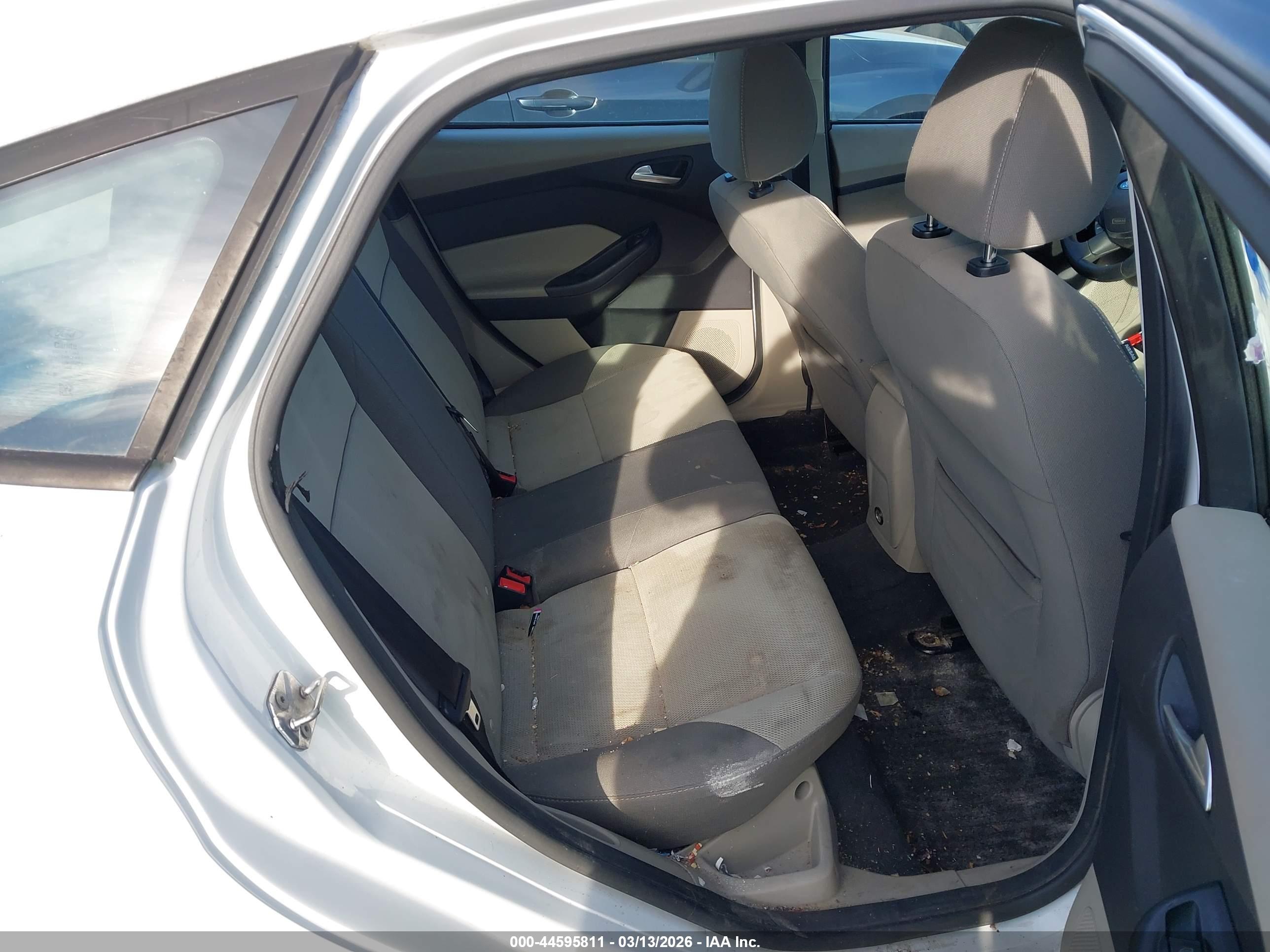 FORD FOCUS image 8