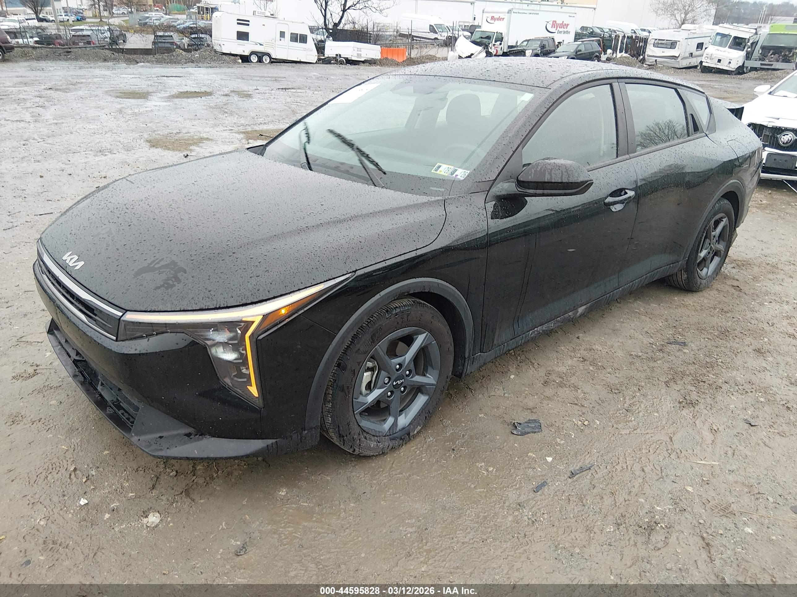 KIA K4 image 2