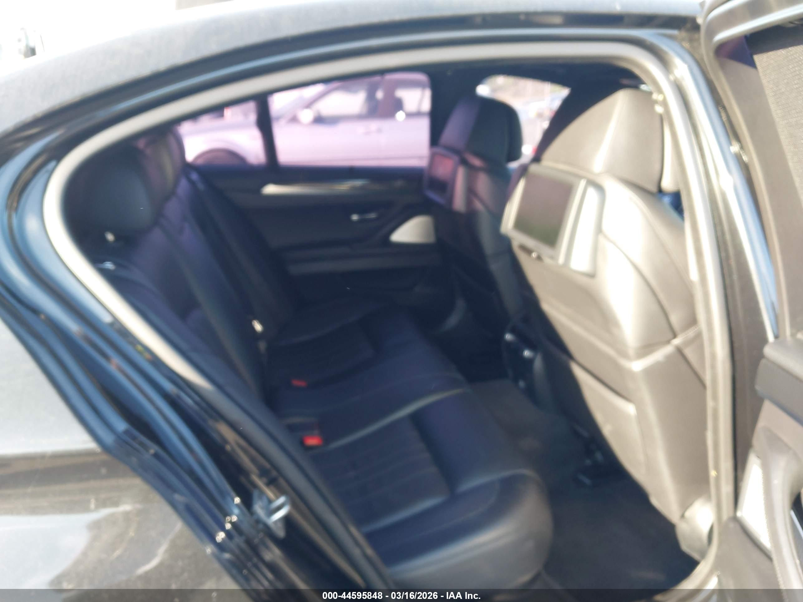 BMW M5 image 8