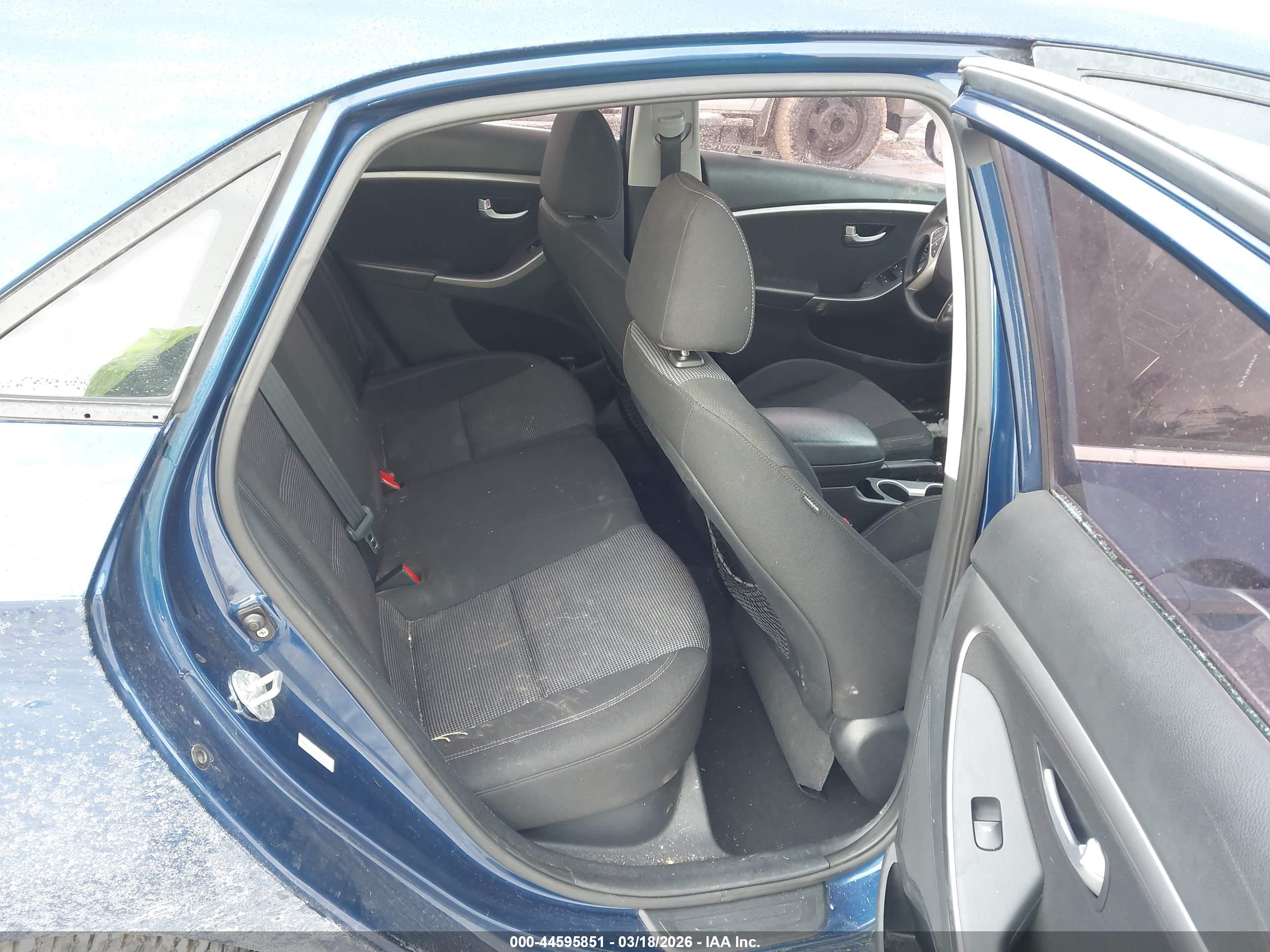 HYUNDAI ELANTRA image 8