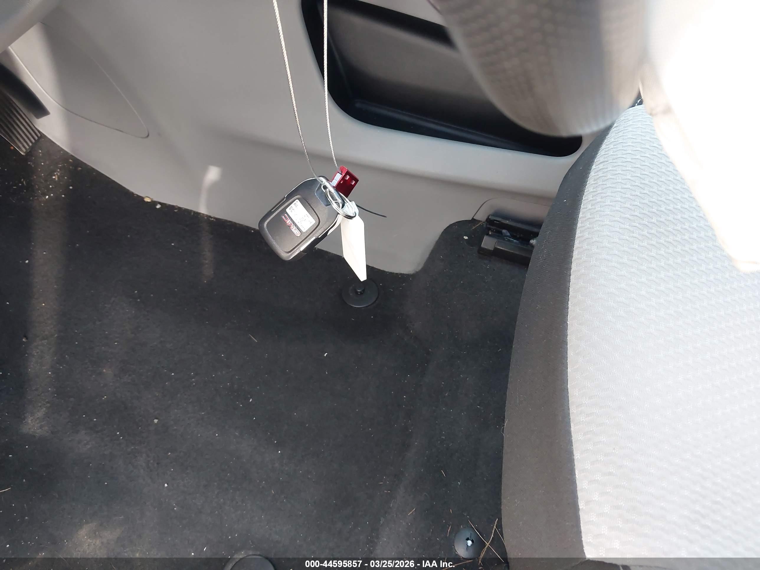 GMC TERRAIN image 11