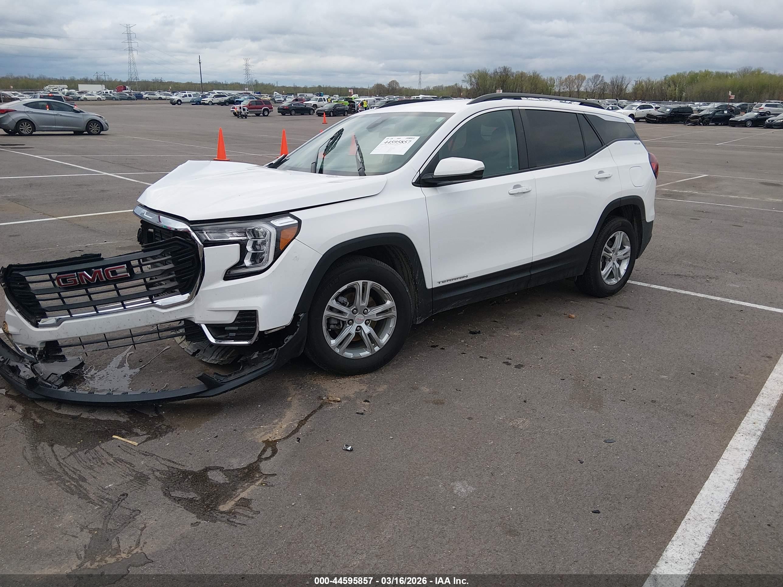 GMC TERRAIN image 2