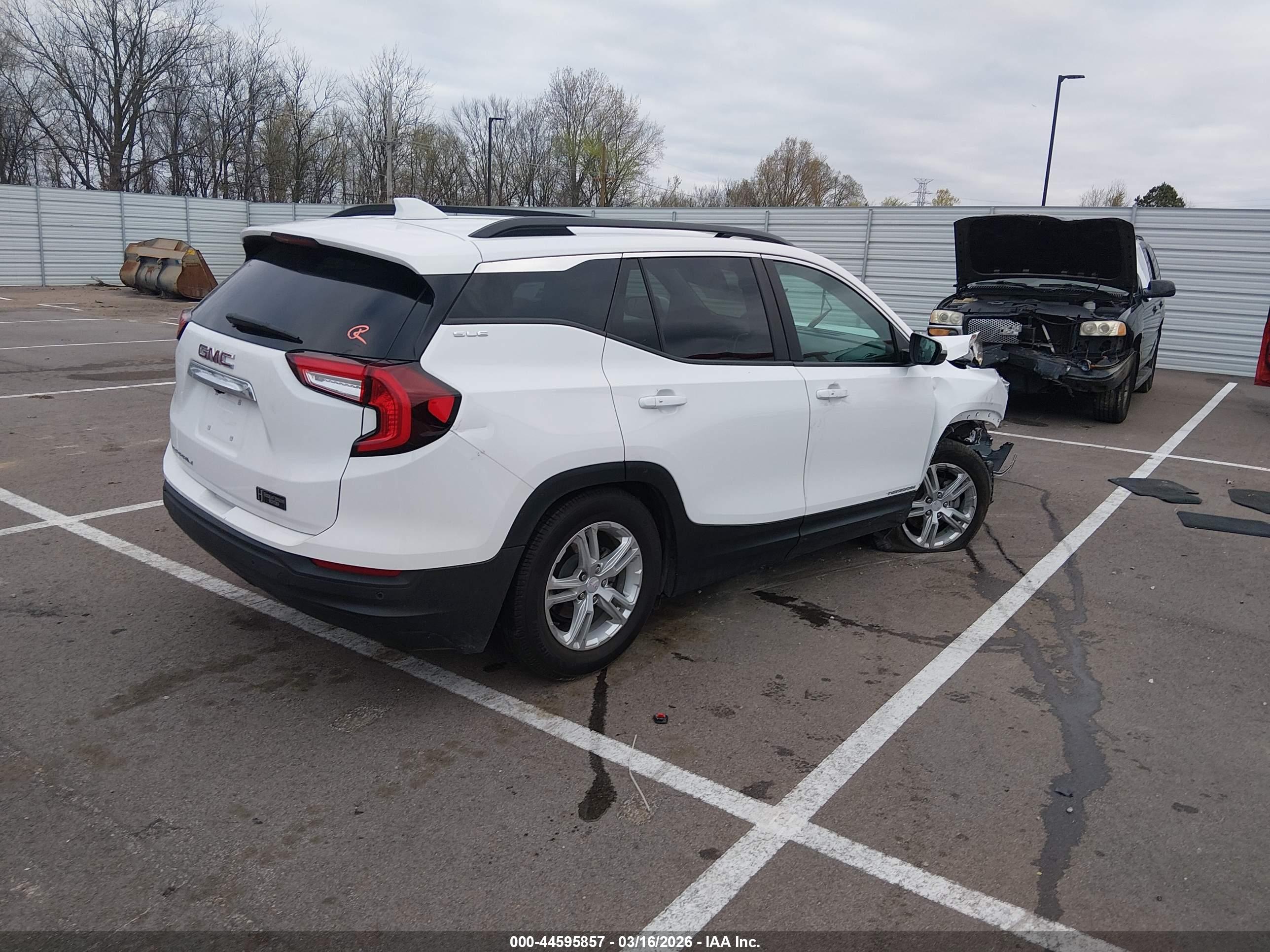 GMC TERRAIN image 4