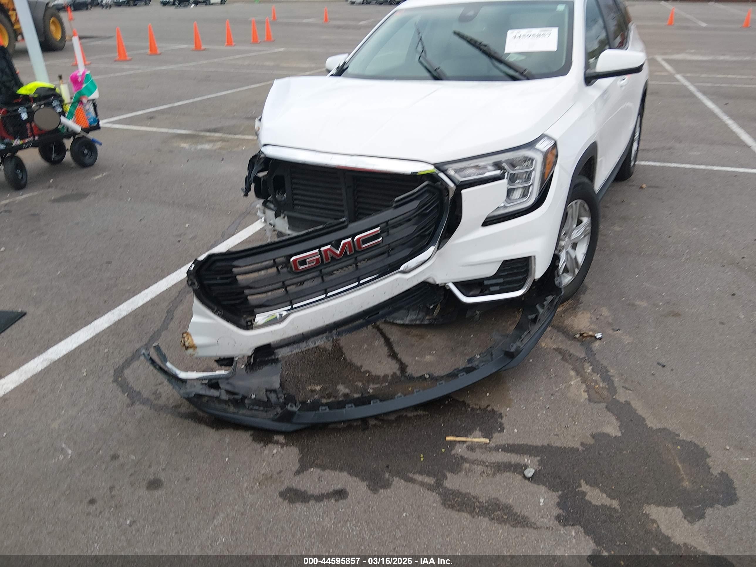 GMC TERRAIN image 6
