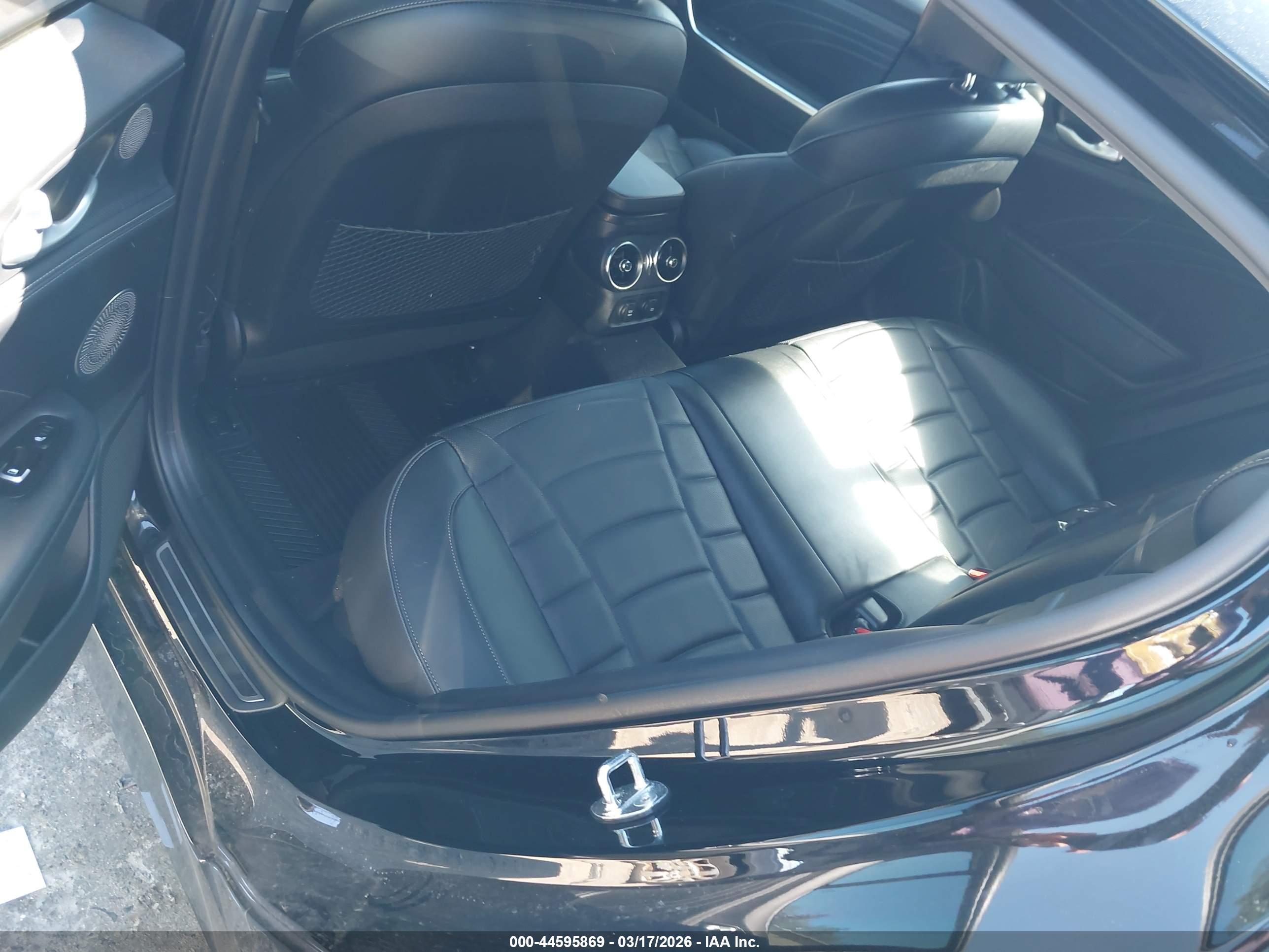 KIA STINGER image 8