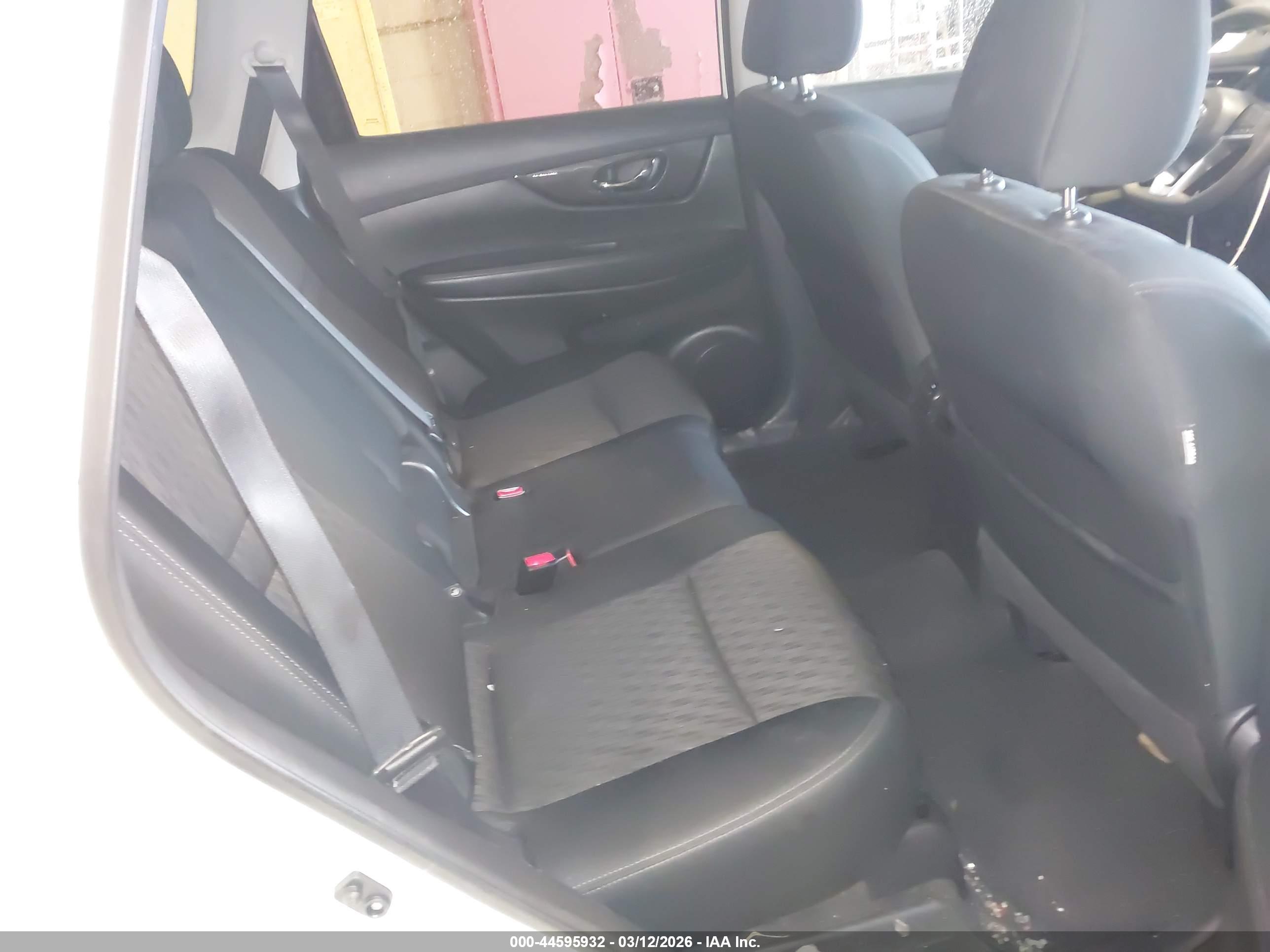 NISSAN ROGUE image 8