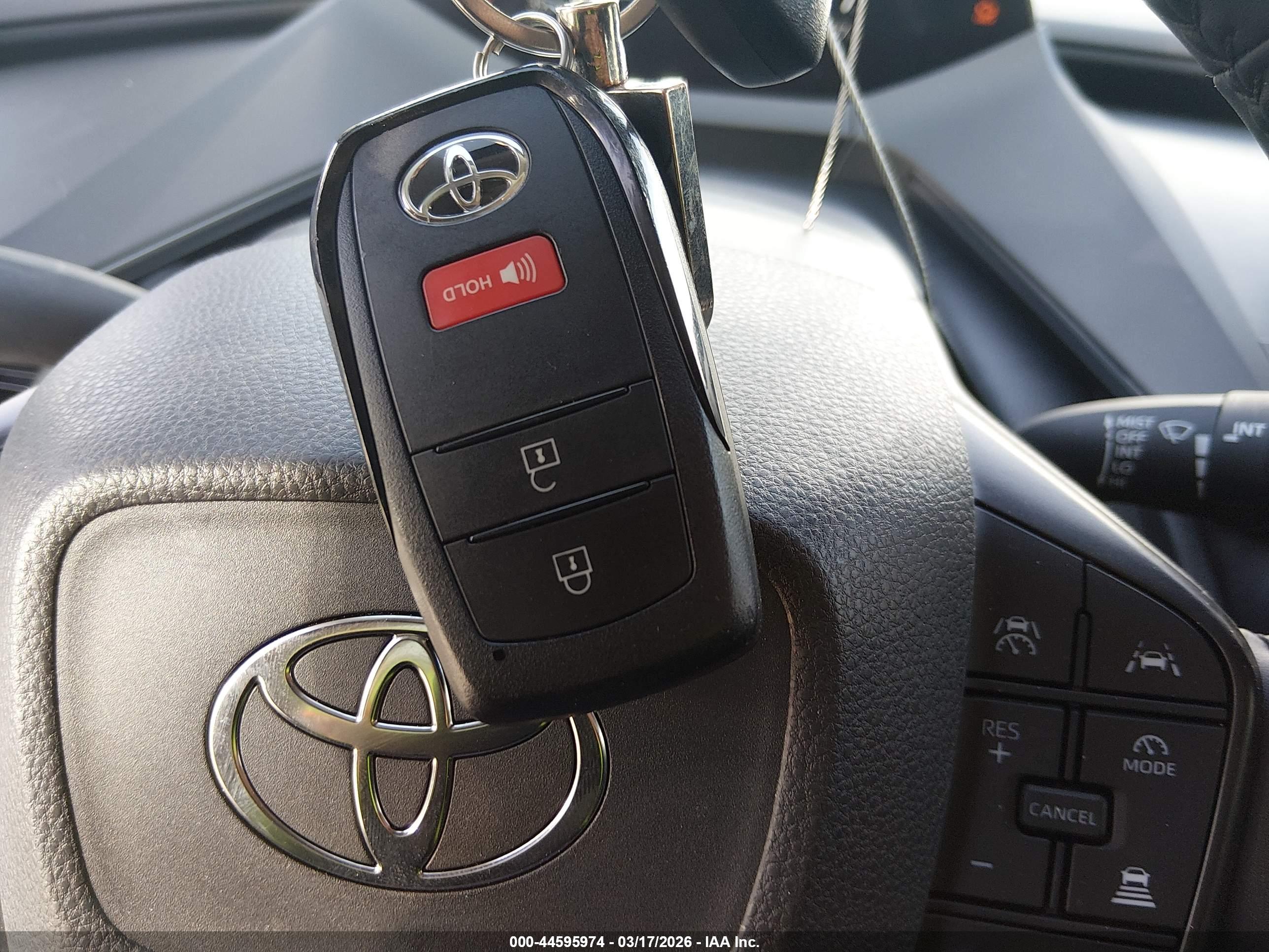 TOYOTA PRIUS image 11