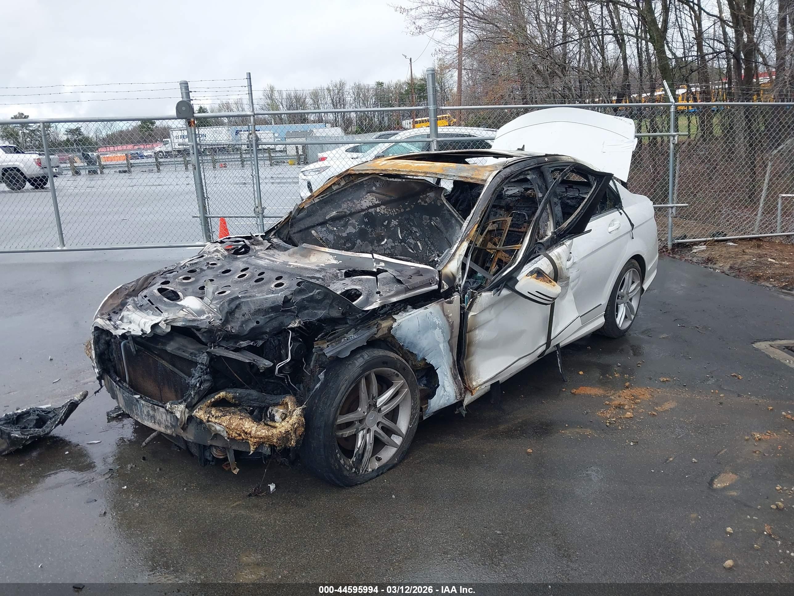 MERCEDES-BENZ C image 2