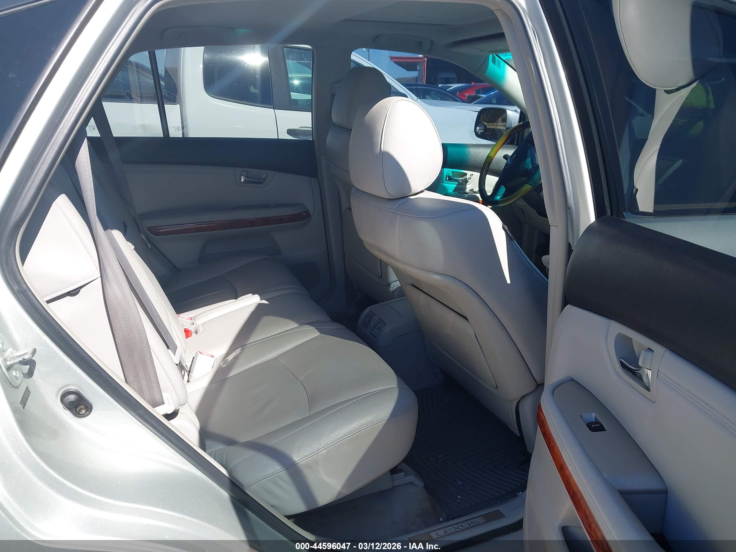 LEXUS RX image 8