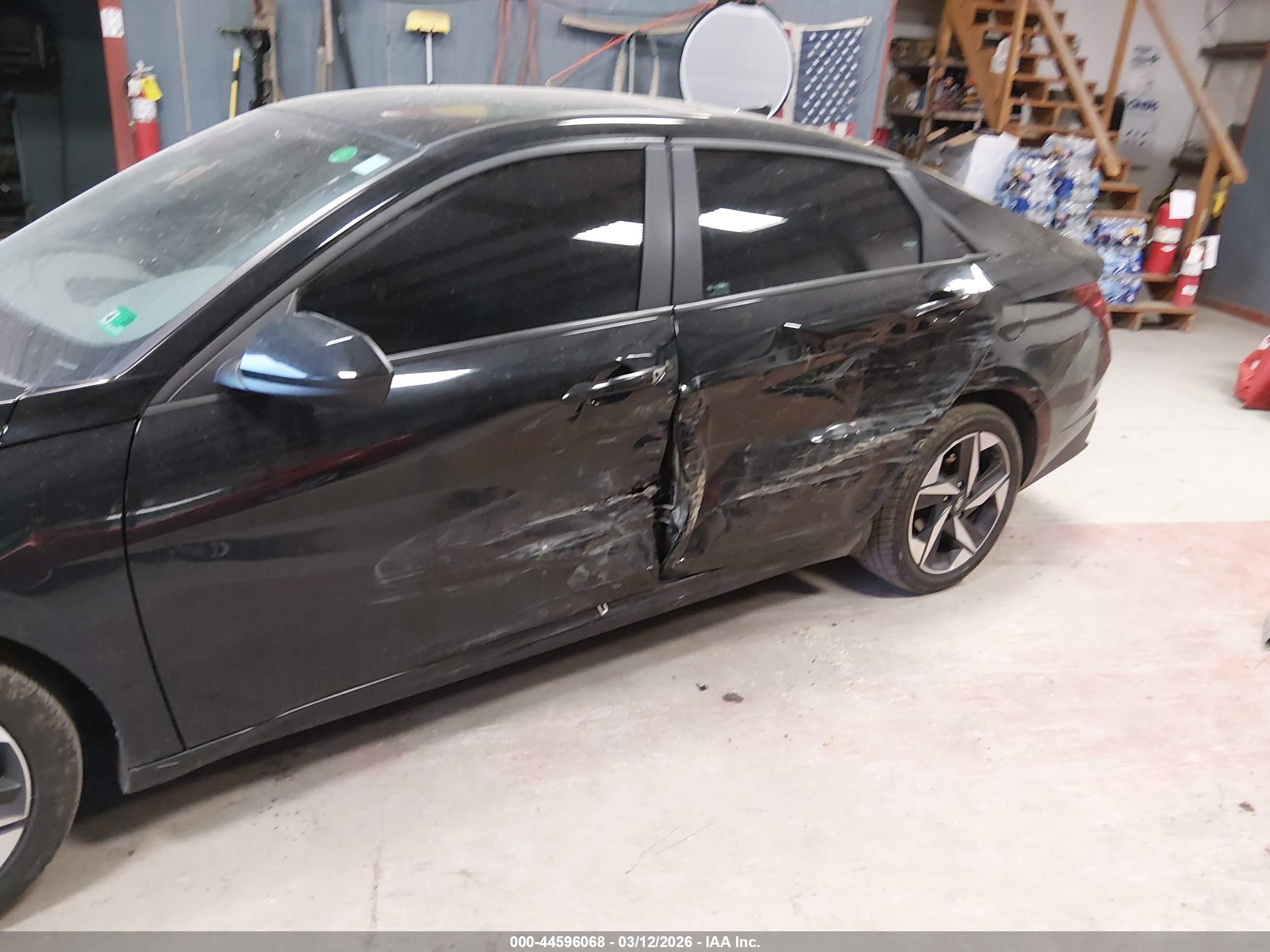 HYUNDAI ELANTRA image 6