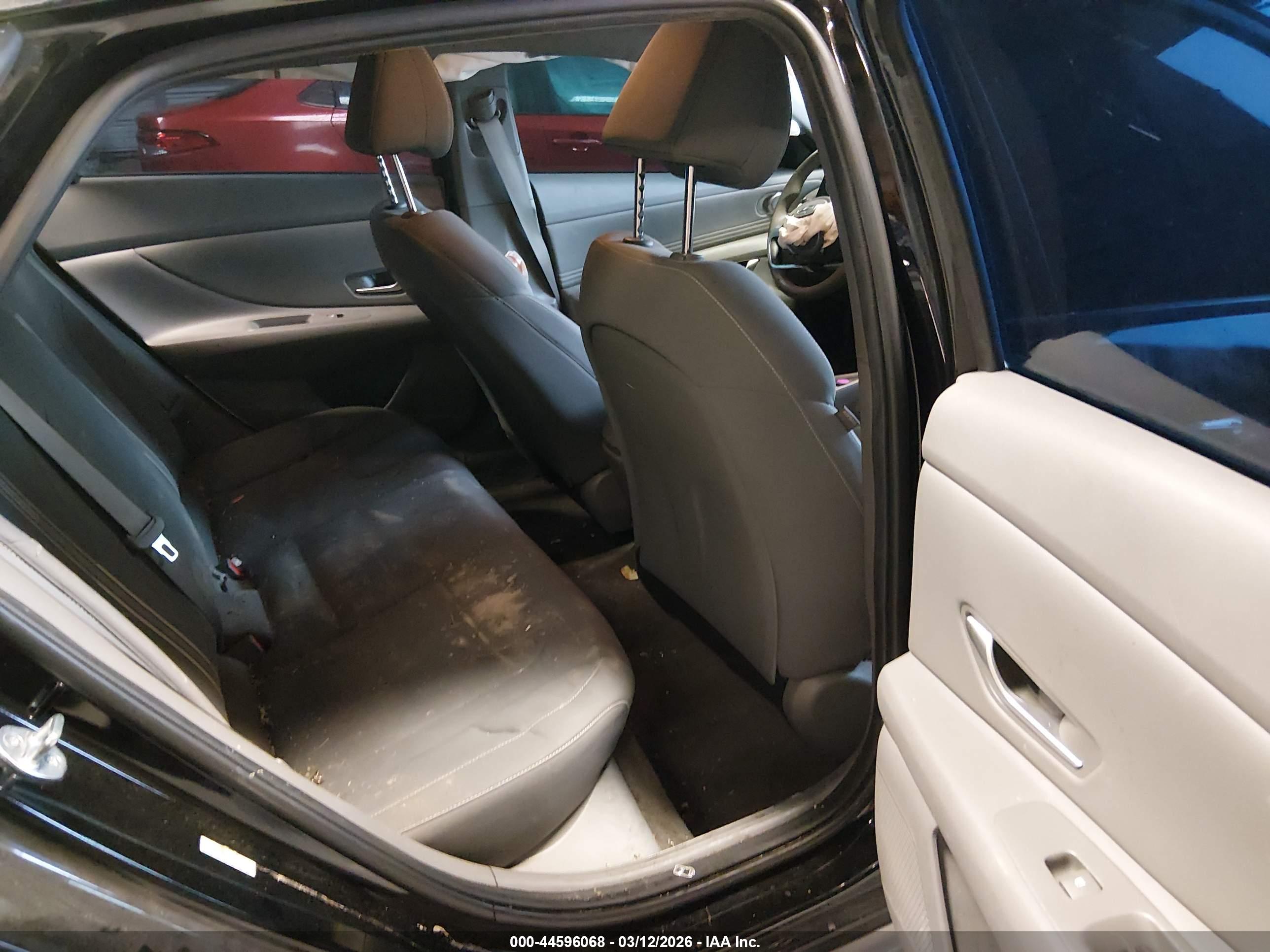 HYUNDAI ELANTRA image 8