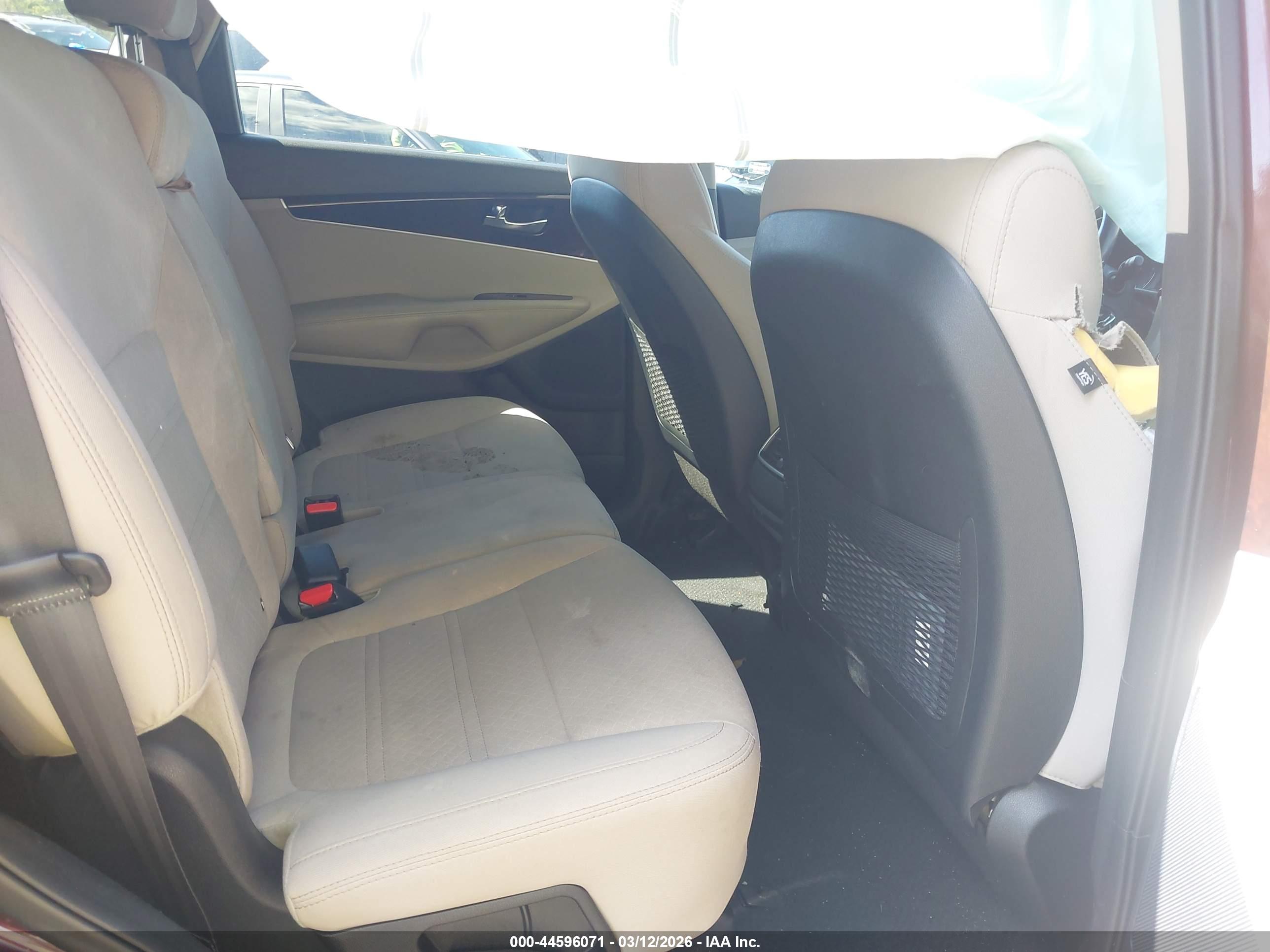 KIA SORENTO image 8