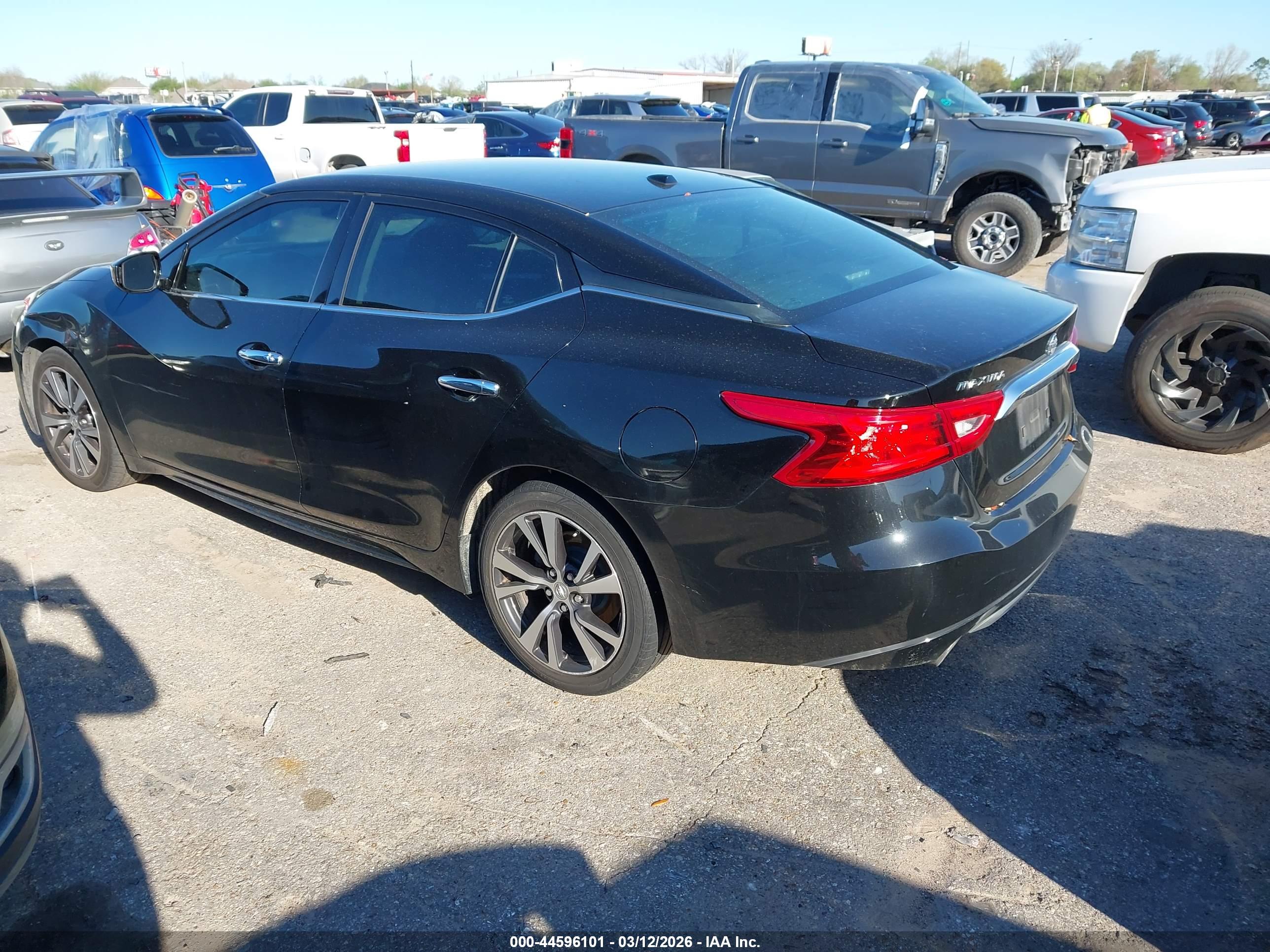 NISSAN MAXIMA image 3
