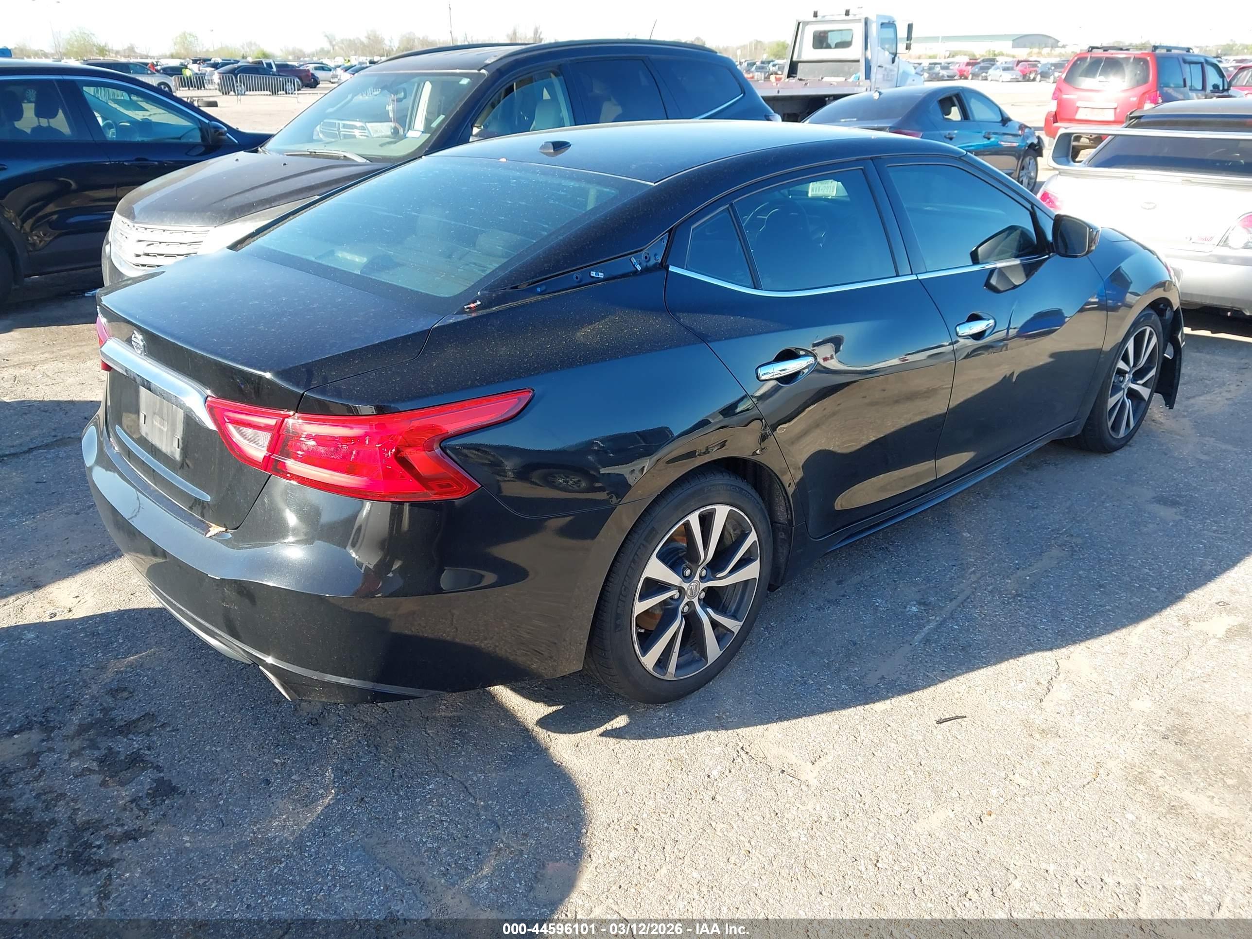 NISSAN MAXIMA image 4