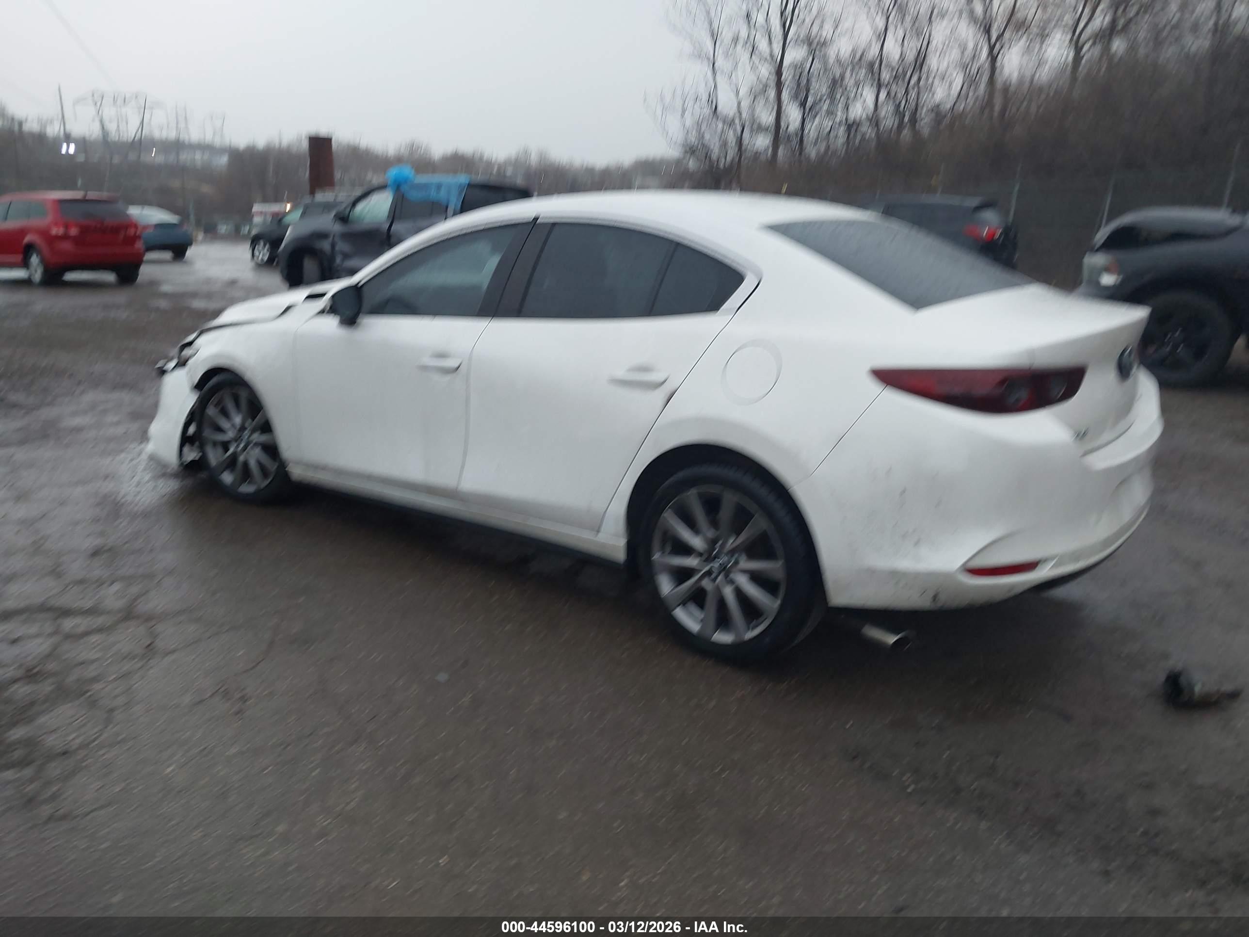 MAZDA MAZDA3 image 3