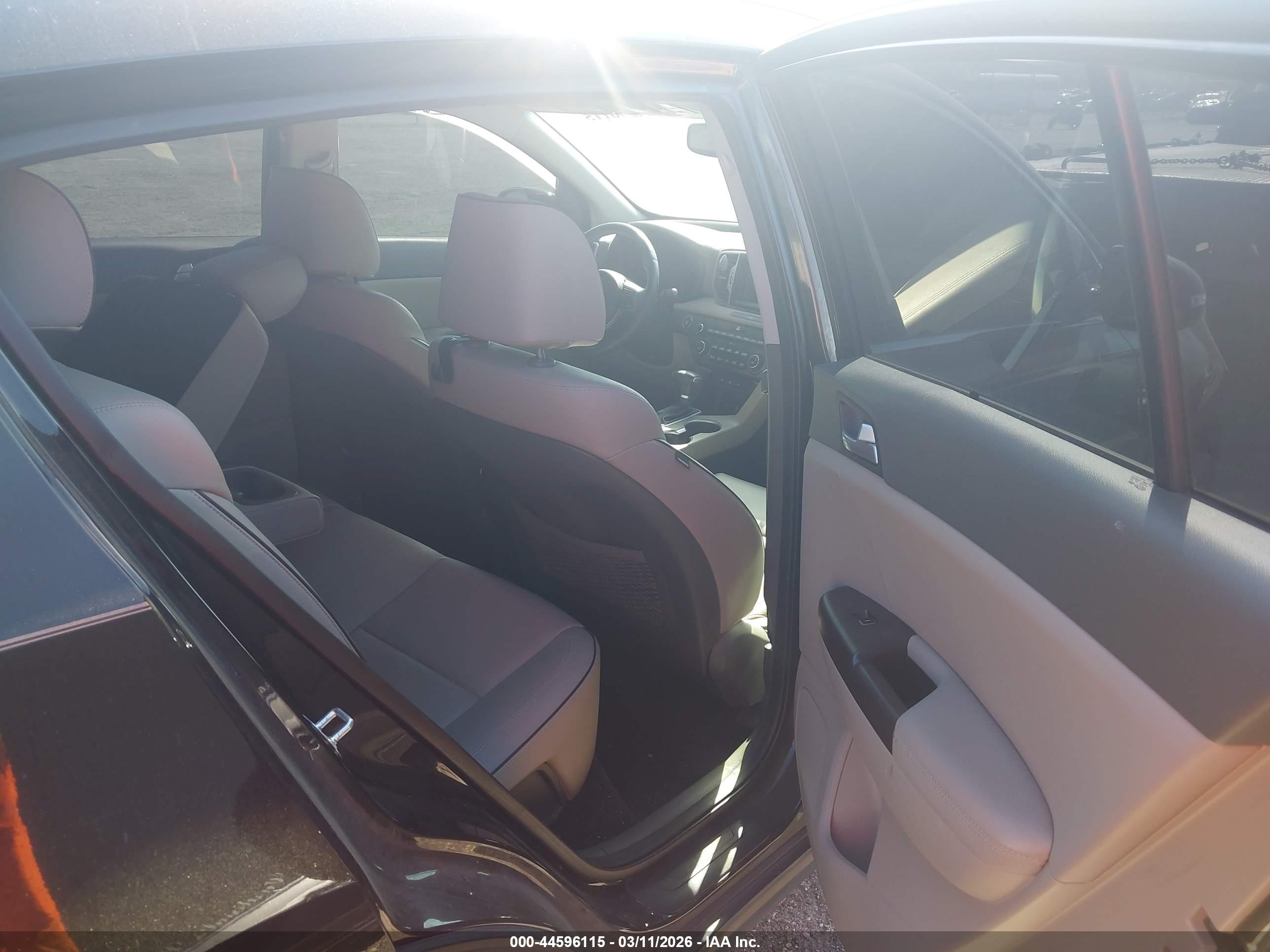 KIA SPORTAGE image 8