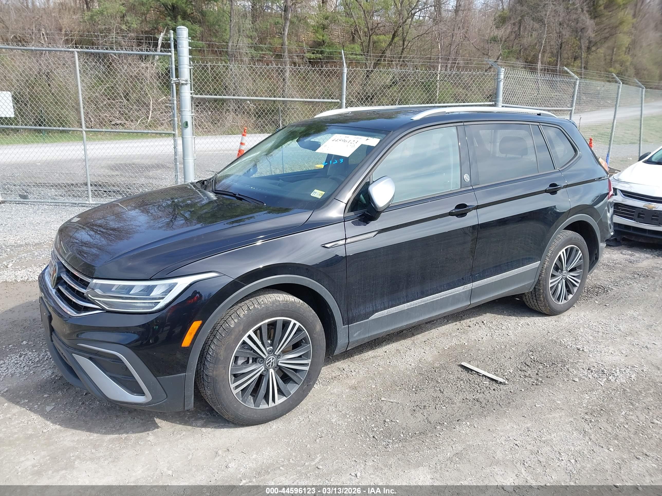 VOLKSWAGEN TIGUAN image 2