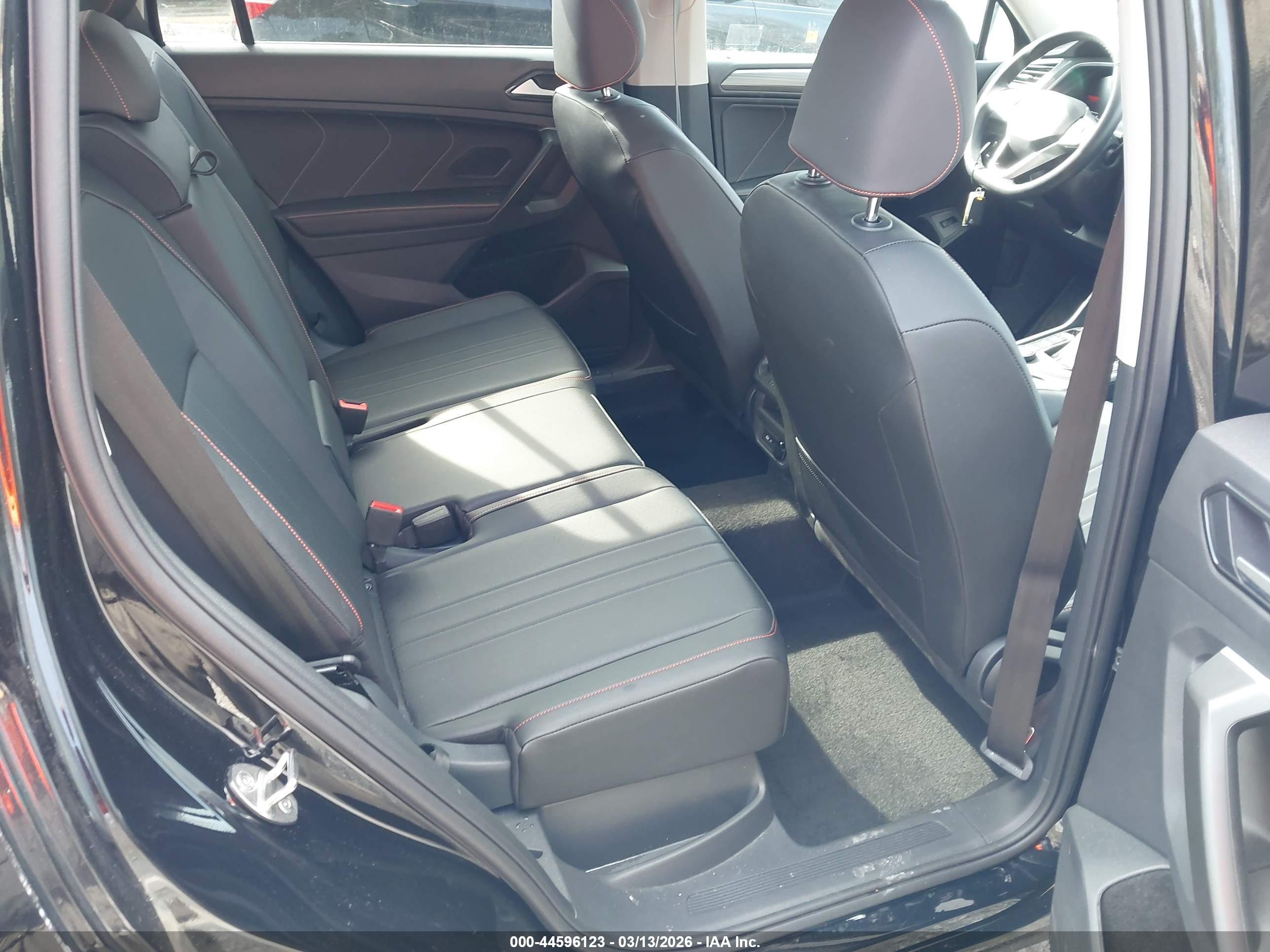 VOLKSWAGEN TIGUAN image 8