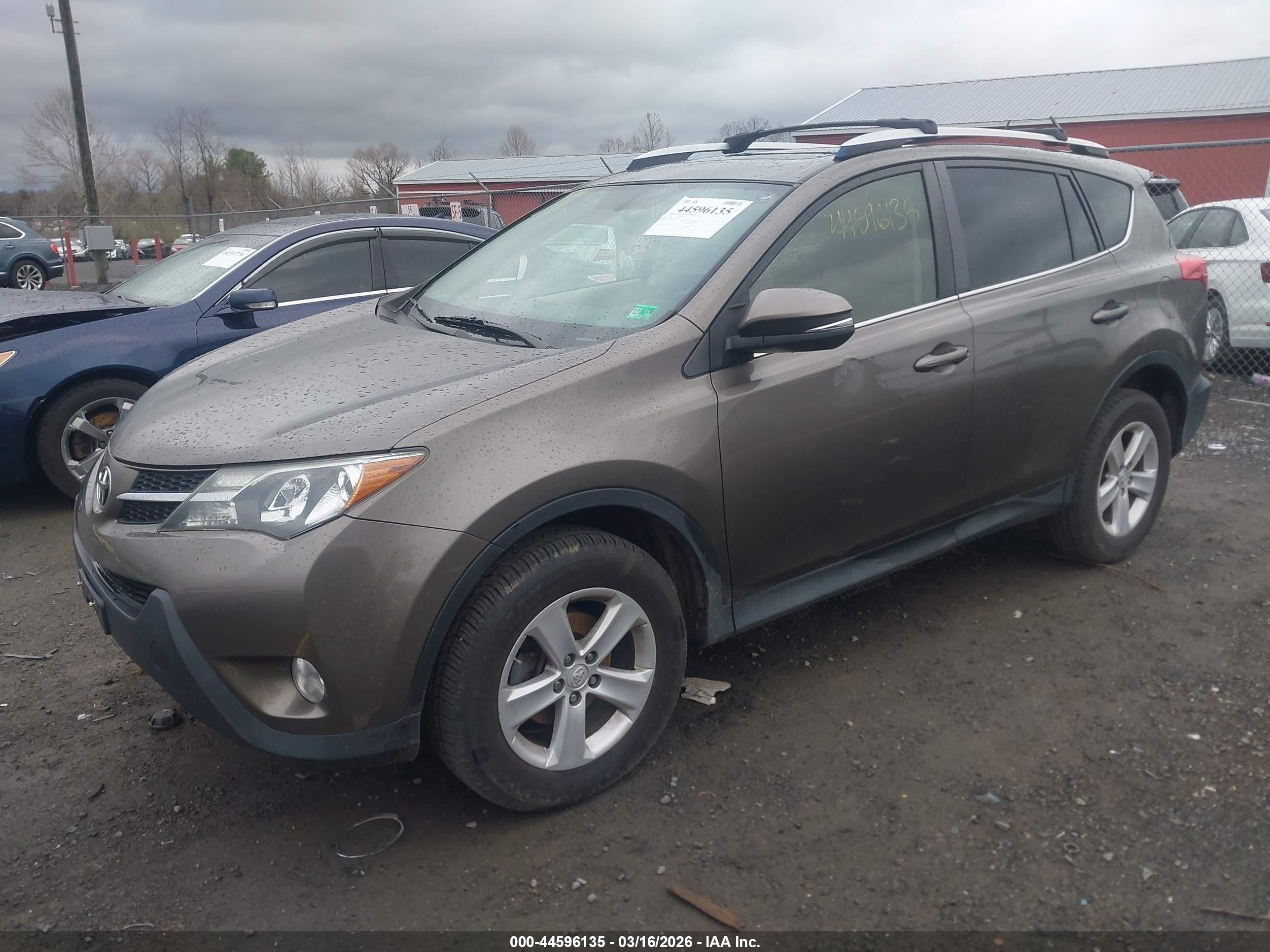 TOYOTA RAV4 image 2
