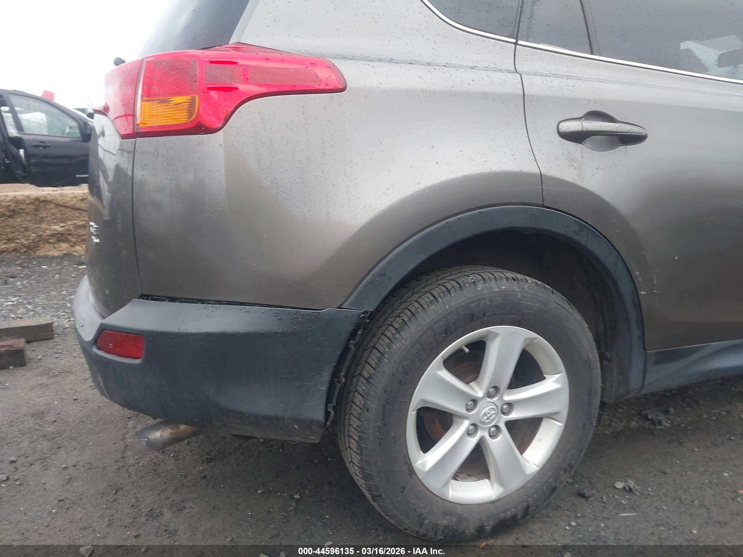 TOYOTA RAV4 image 6