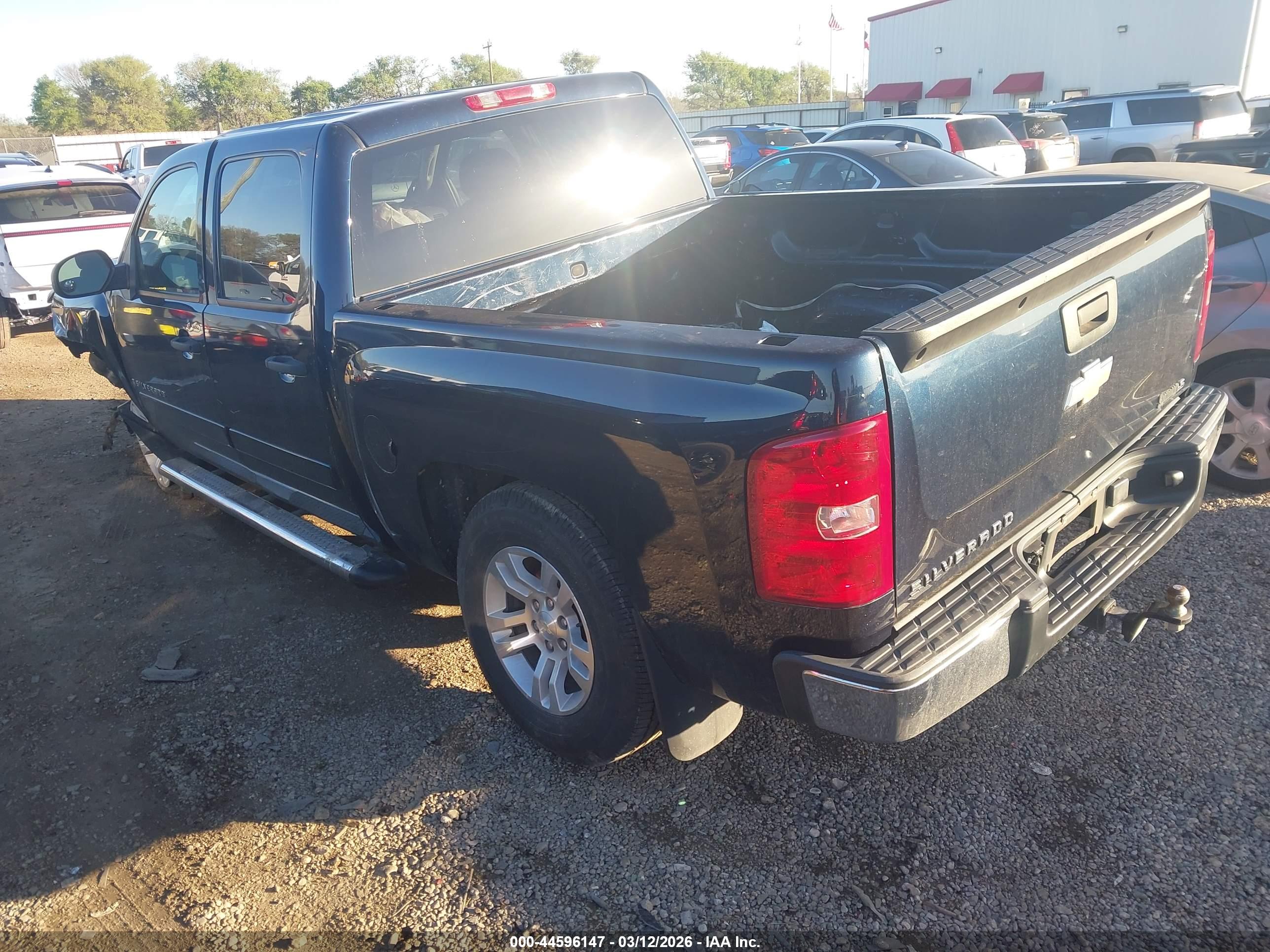 CHEVROLET SILVERADO image 3
