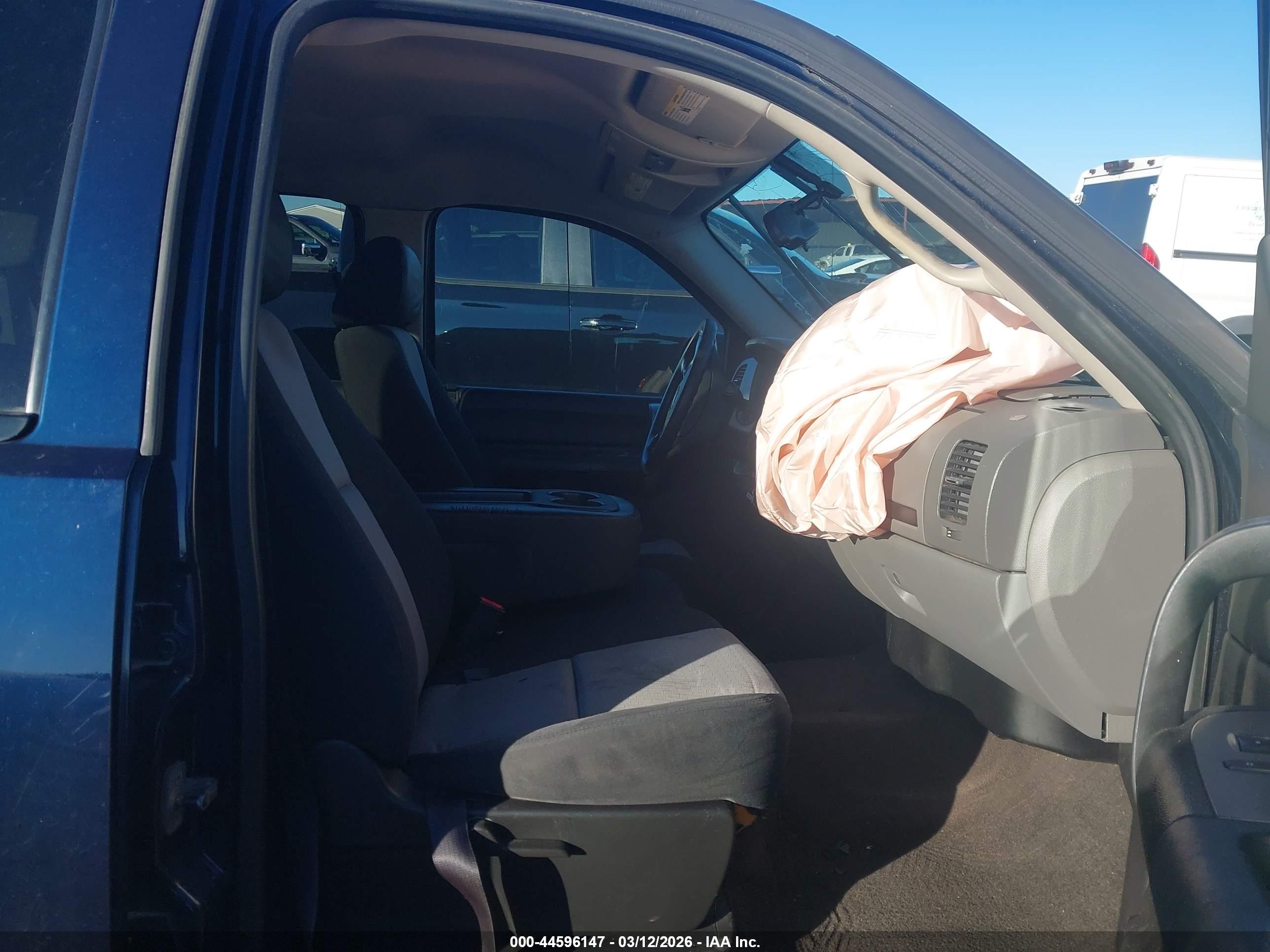 CHEVROLET SILVERADO image 5