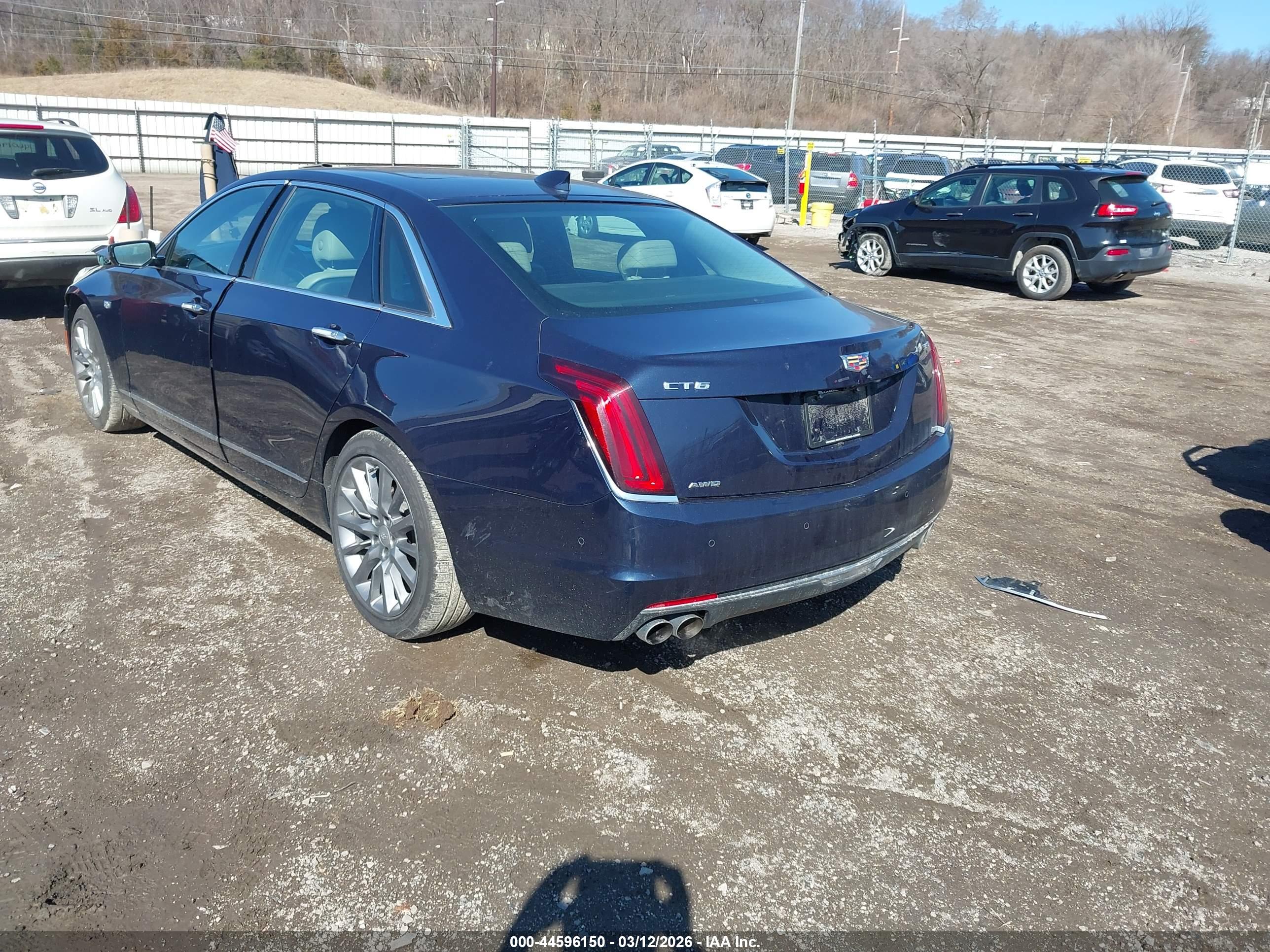 CADILLAC CT6 image 3
