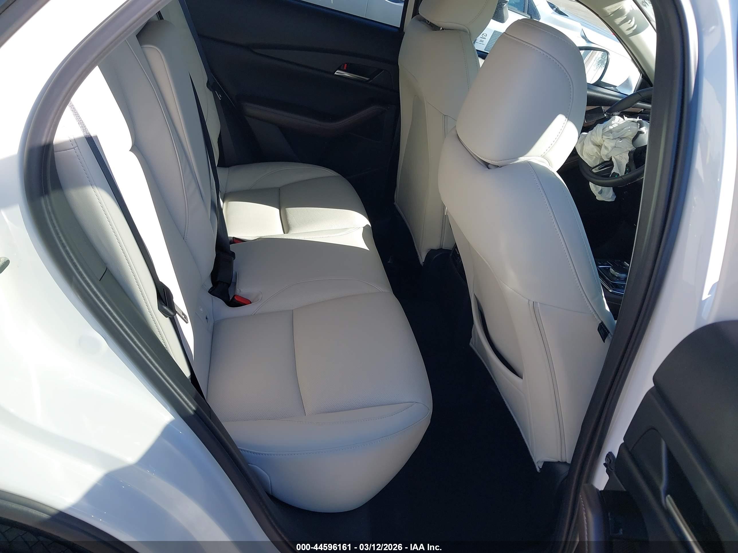 MAZDA CX-30 image 8