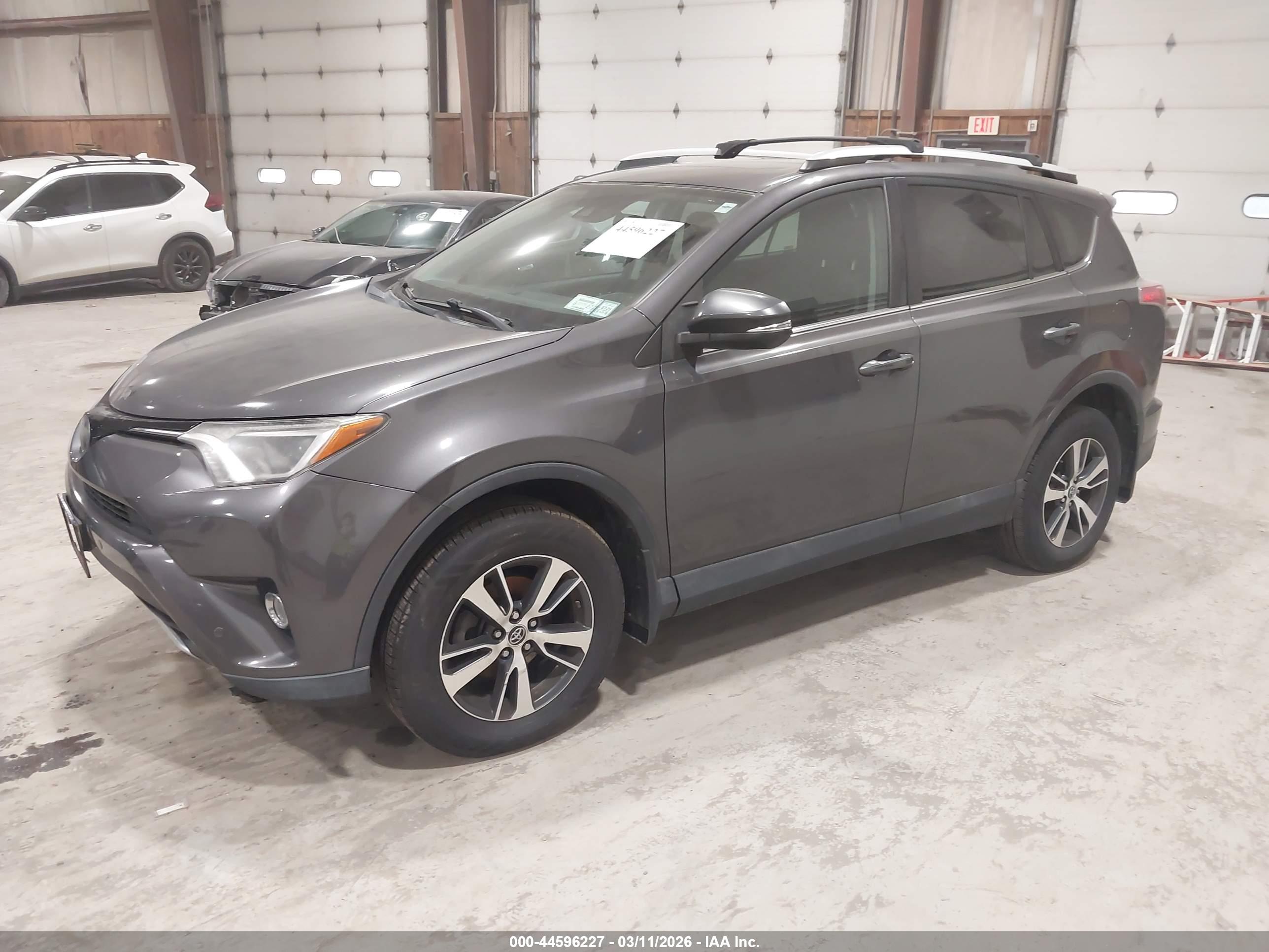 TOYOTA RAV4 image 2