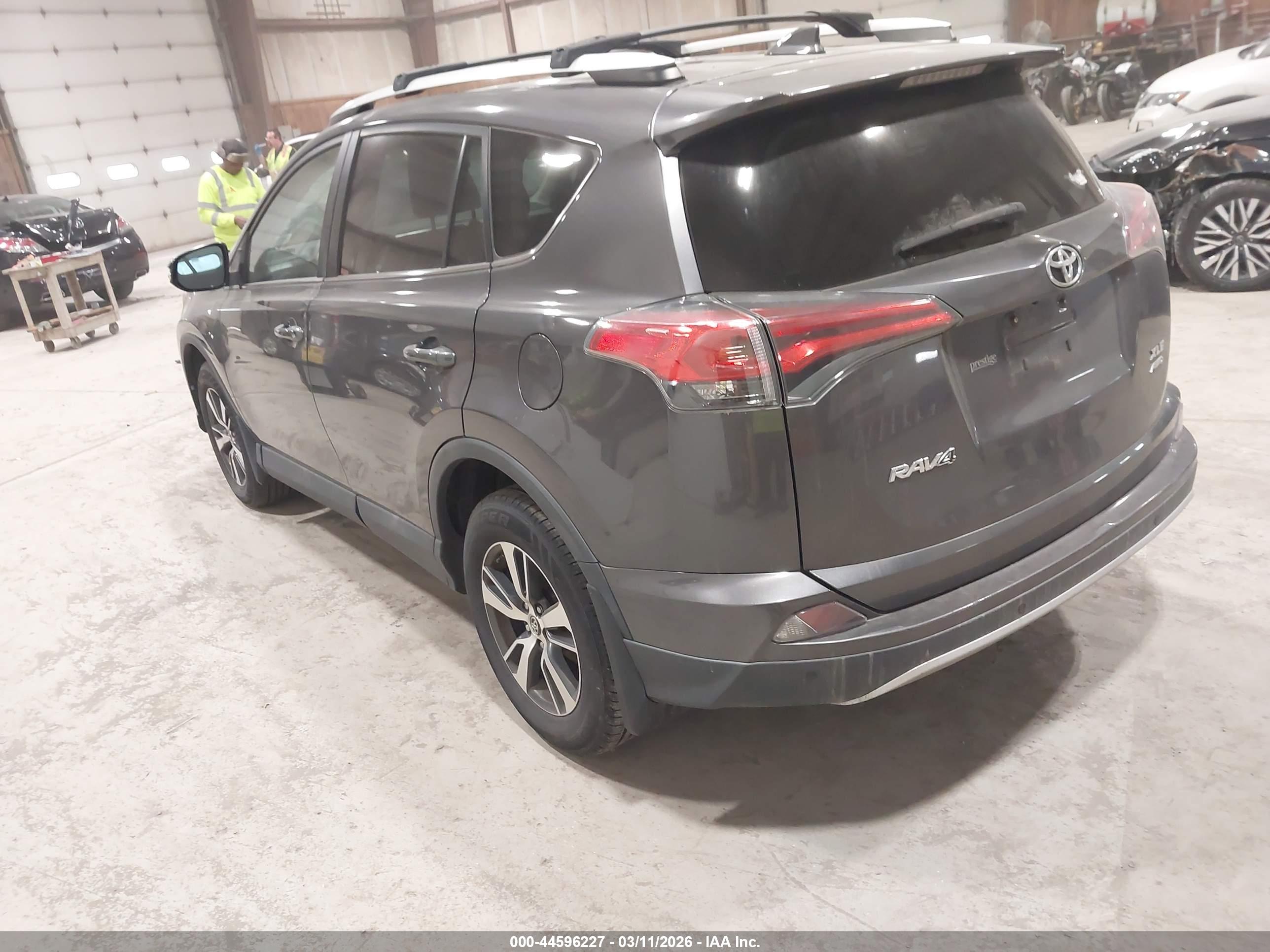 TOYOTA RAV4 image 3