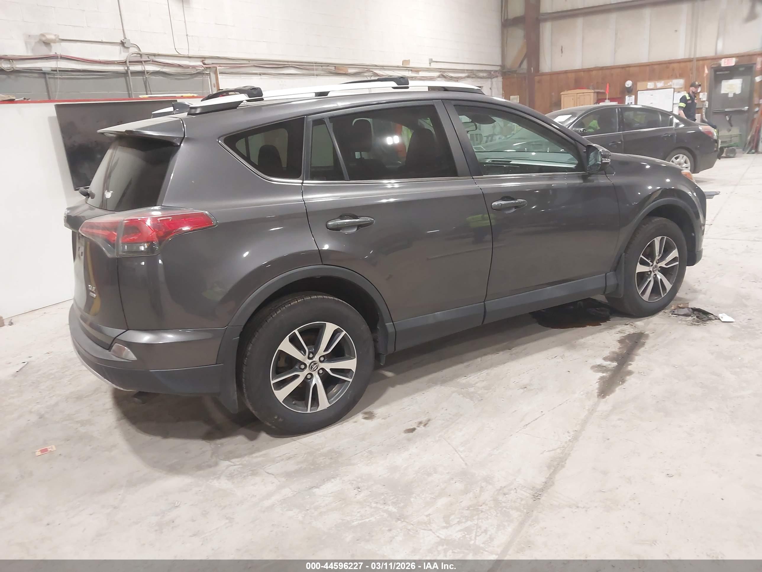 TOYOTA RAV4 image 4