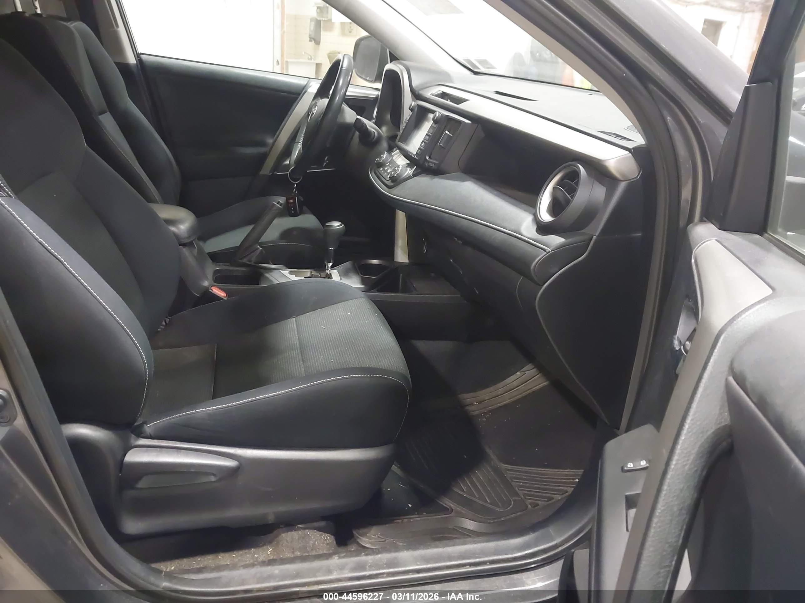 TOYOTA RAV4 image 5