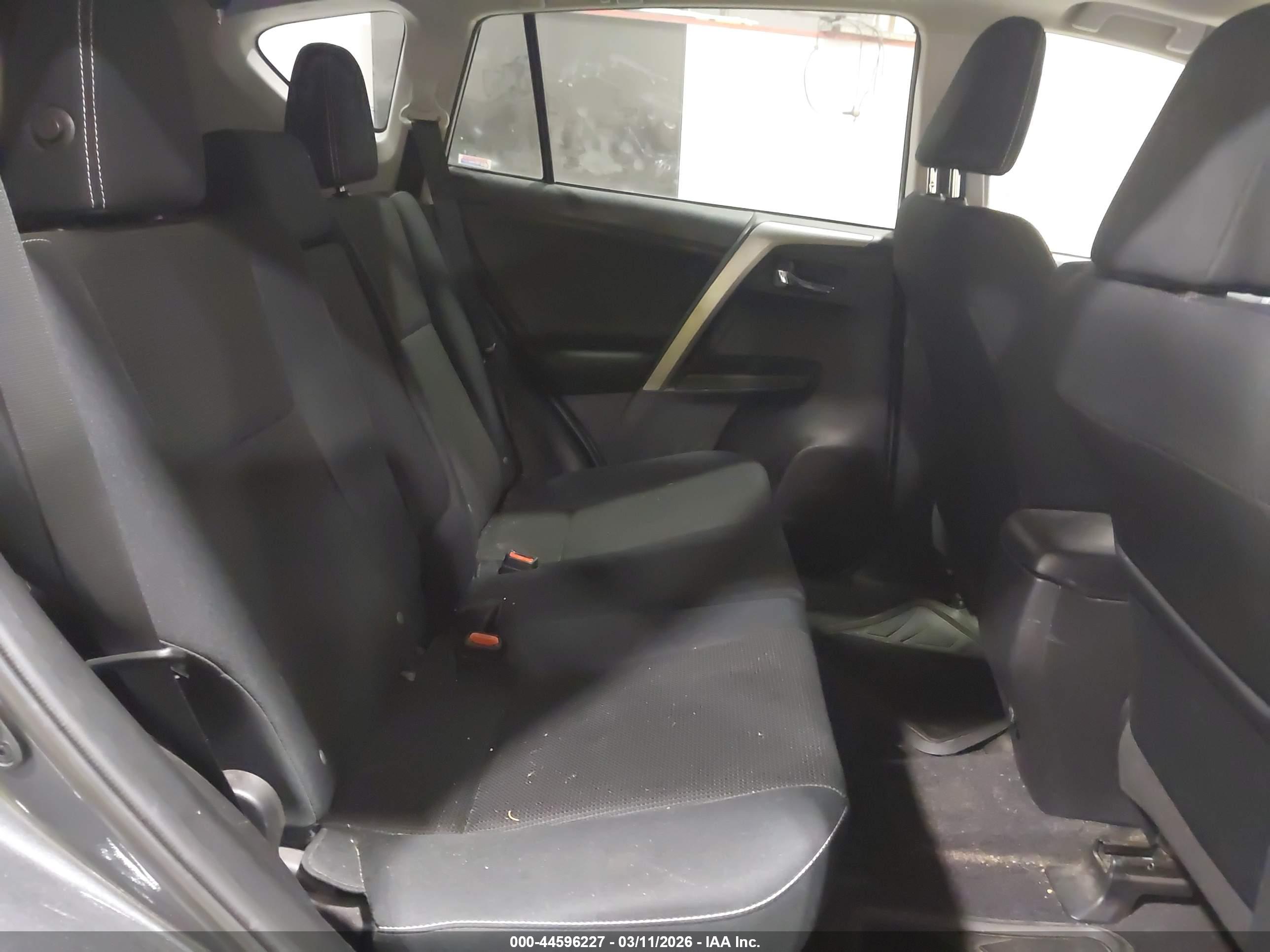 TOYOTA RAV4 image 8