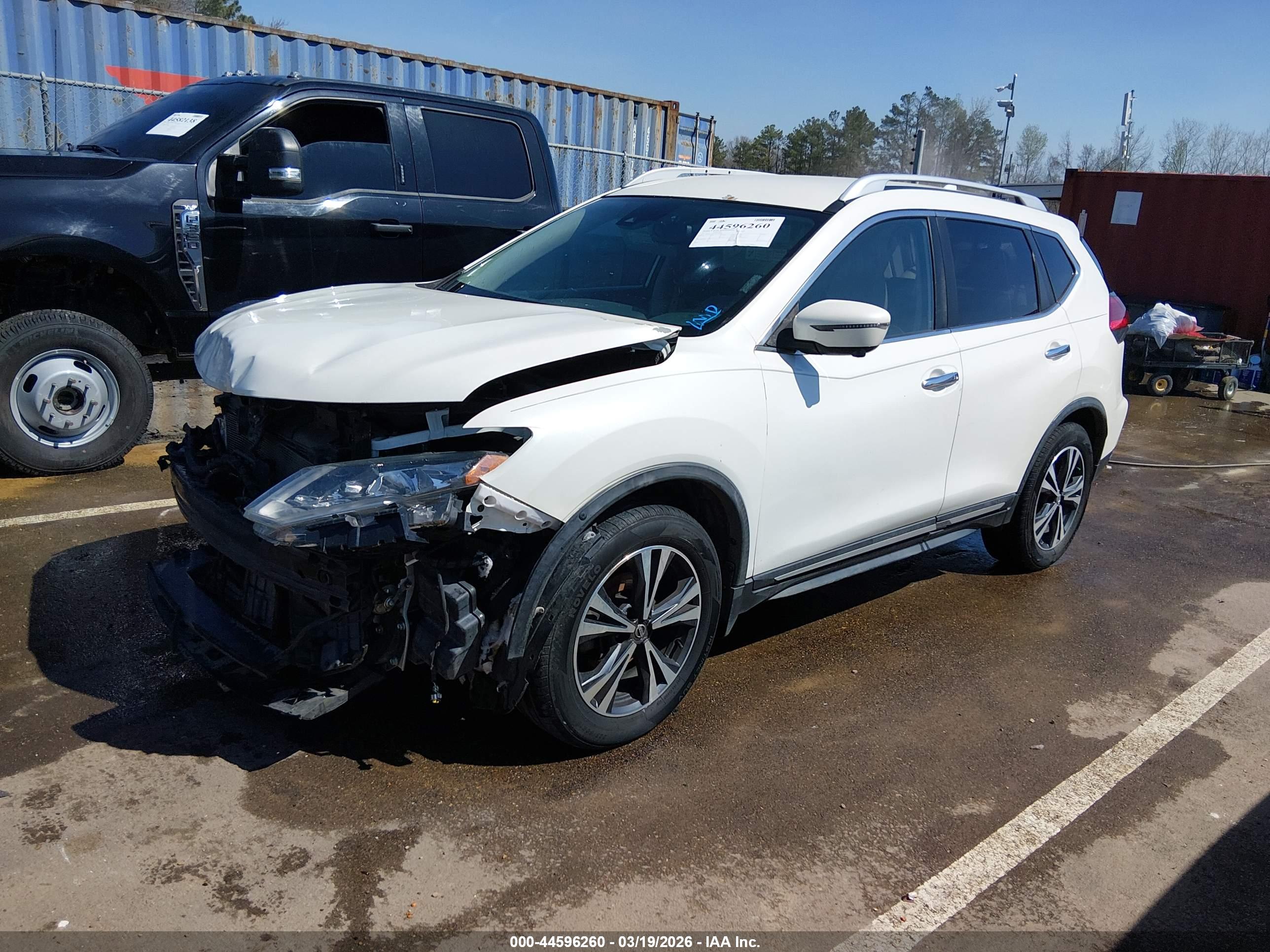 NISSAN ROGUE image 2