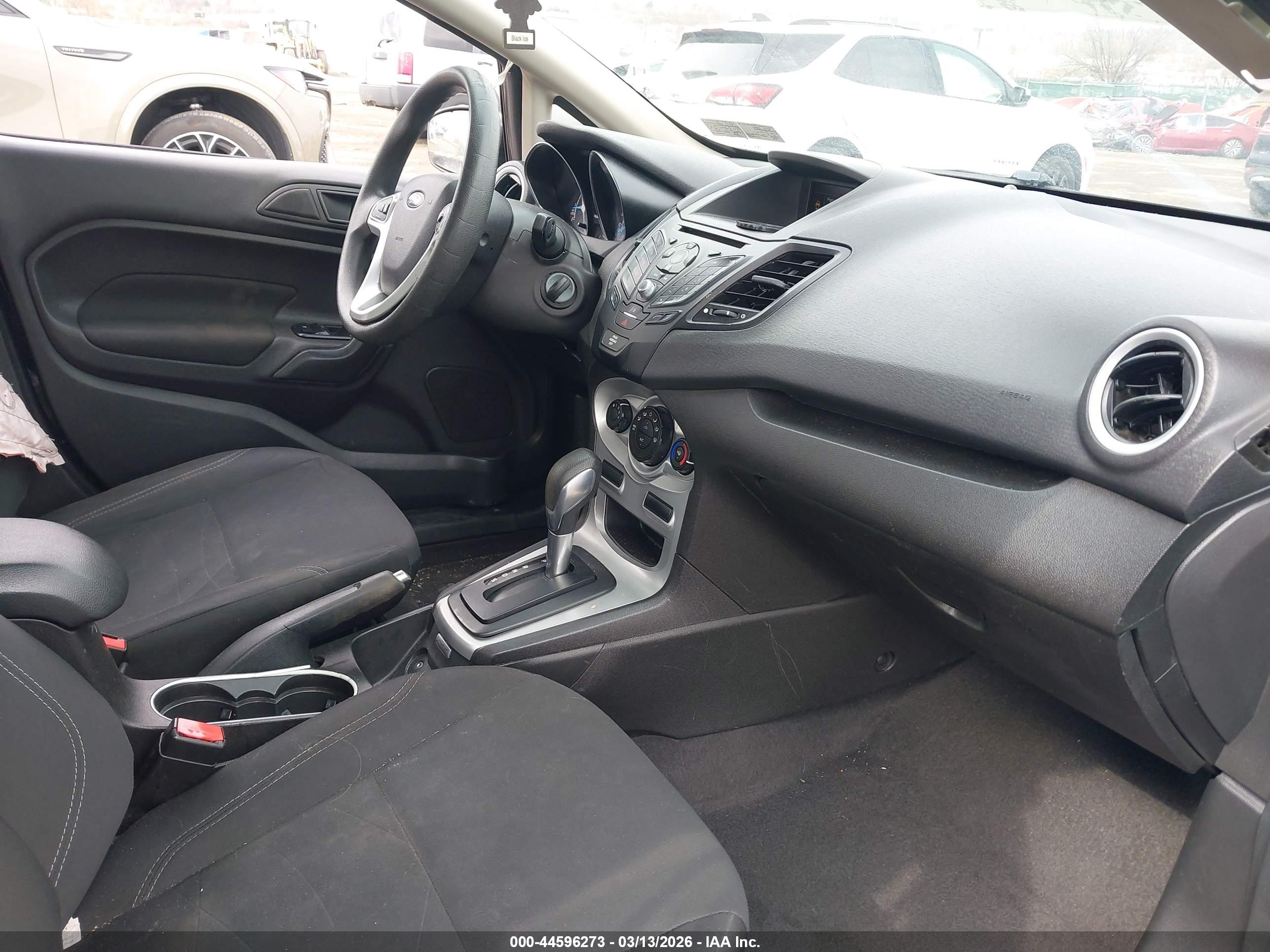 FORD FIESTA image 5