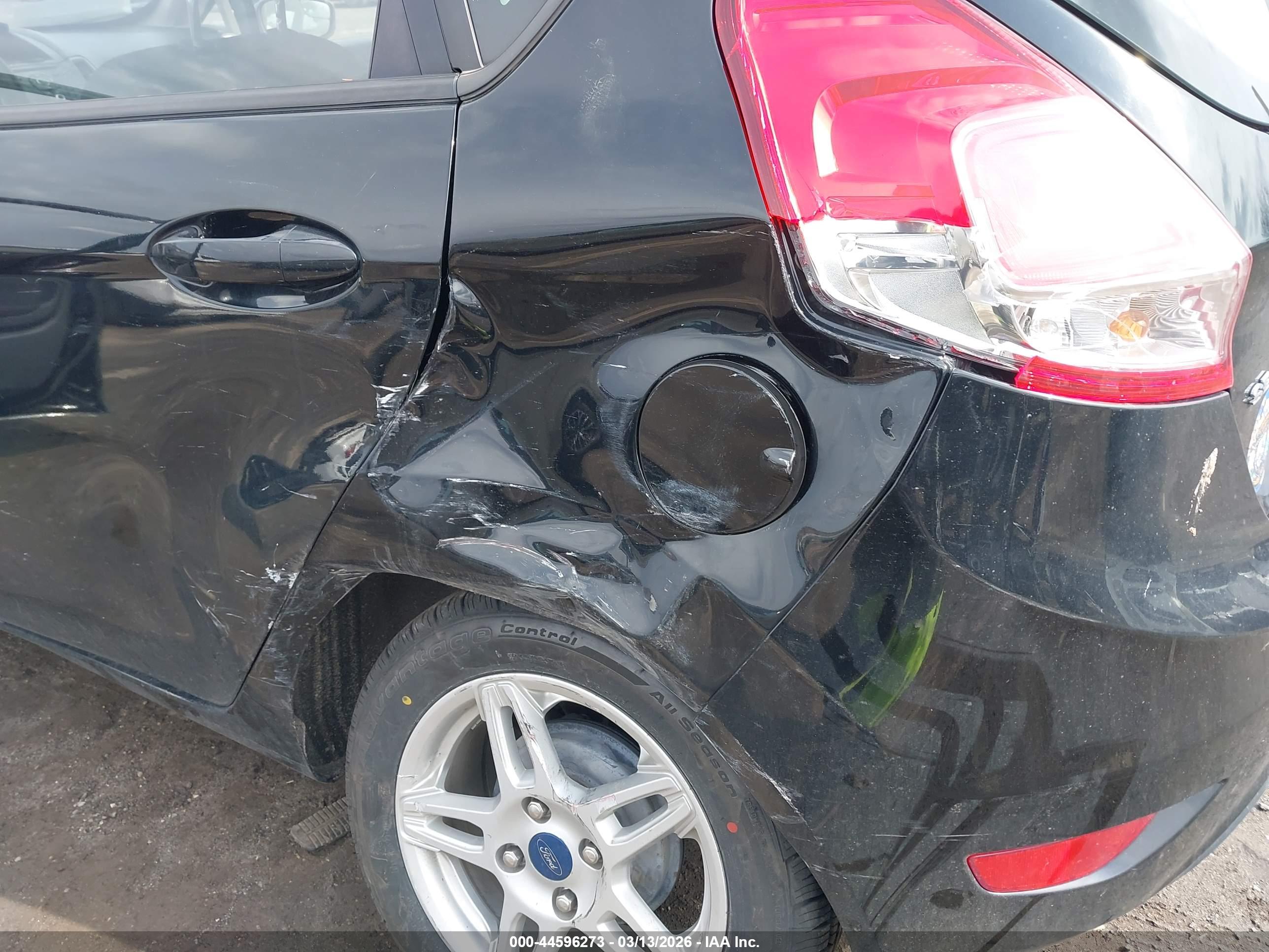 FORD FIESTA image 6